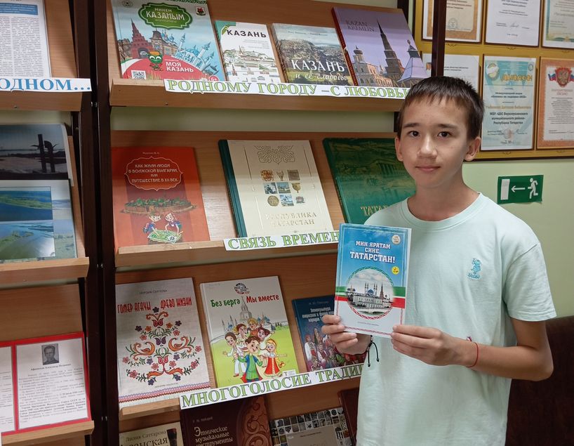 На выставке представлены книги, рассказывающие детям о главном — об их родном доме.