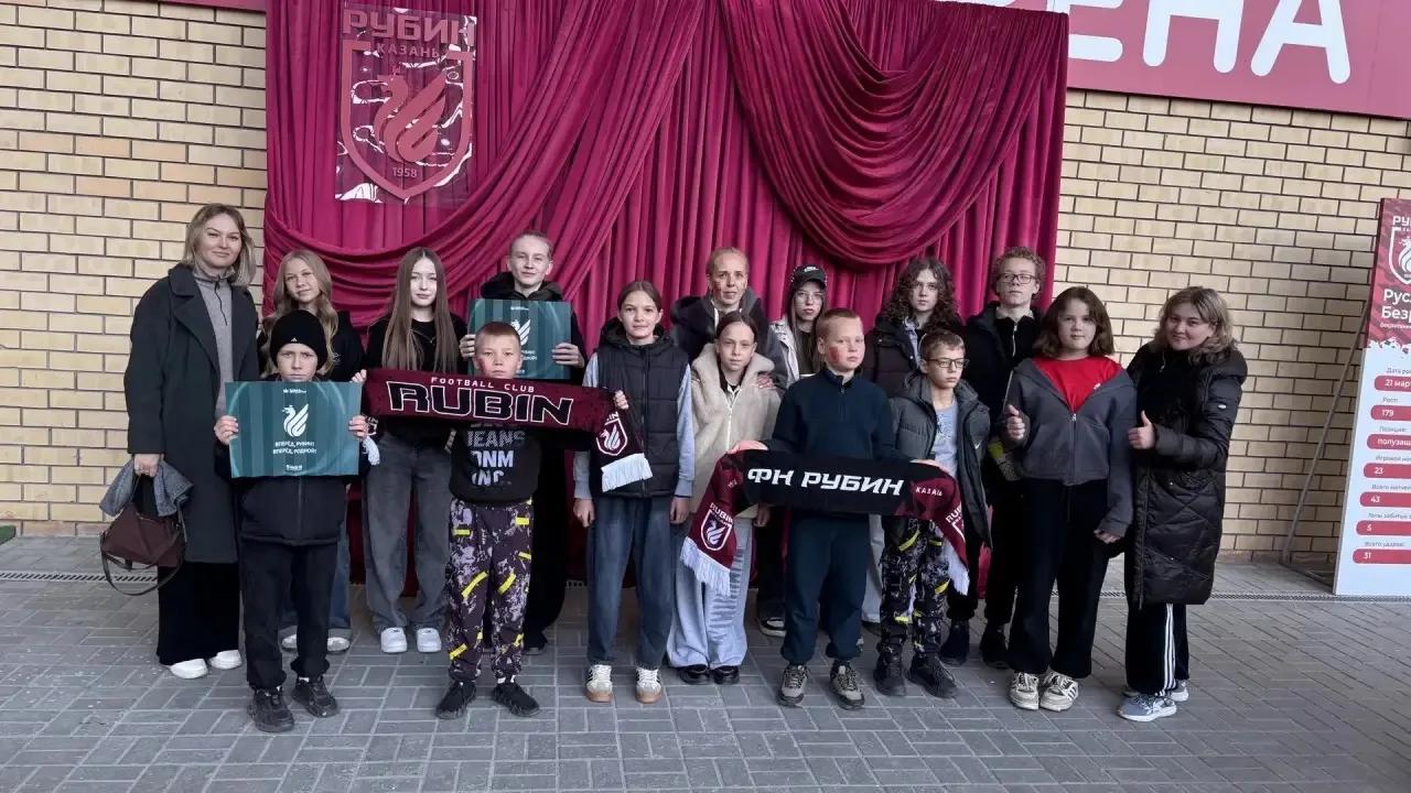Для многих школьников это был первый в жизни поход на настоящий большой футбол. 