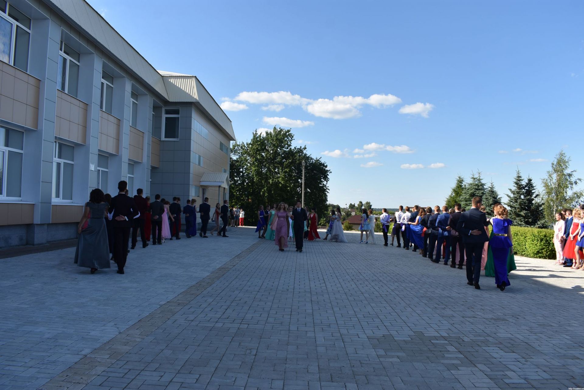 29 июня в Верхнем Услоне  прошел общерайонный бал для выпускников.