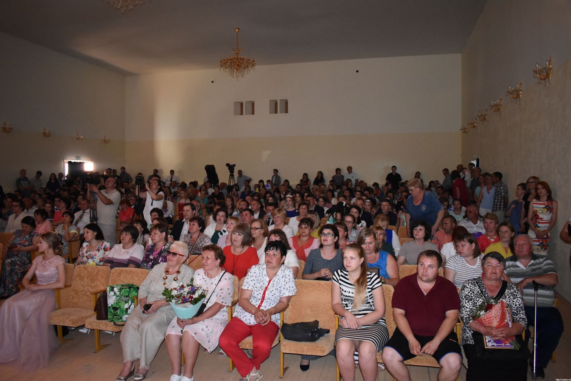 29 июня в Верхнем Услоне  прошел общерайонный бал для выпускников.