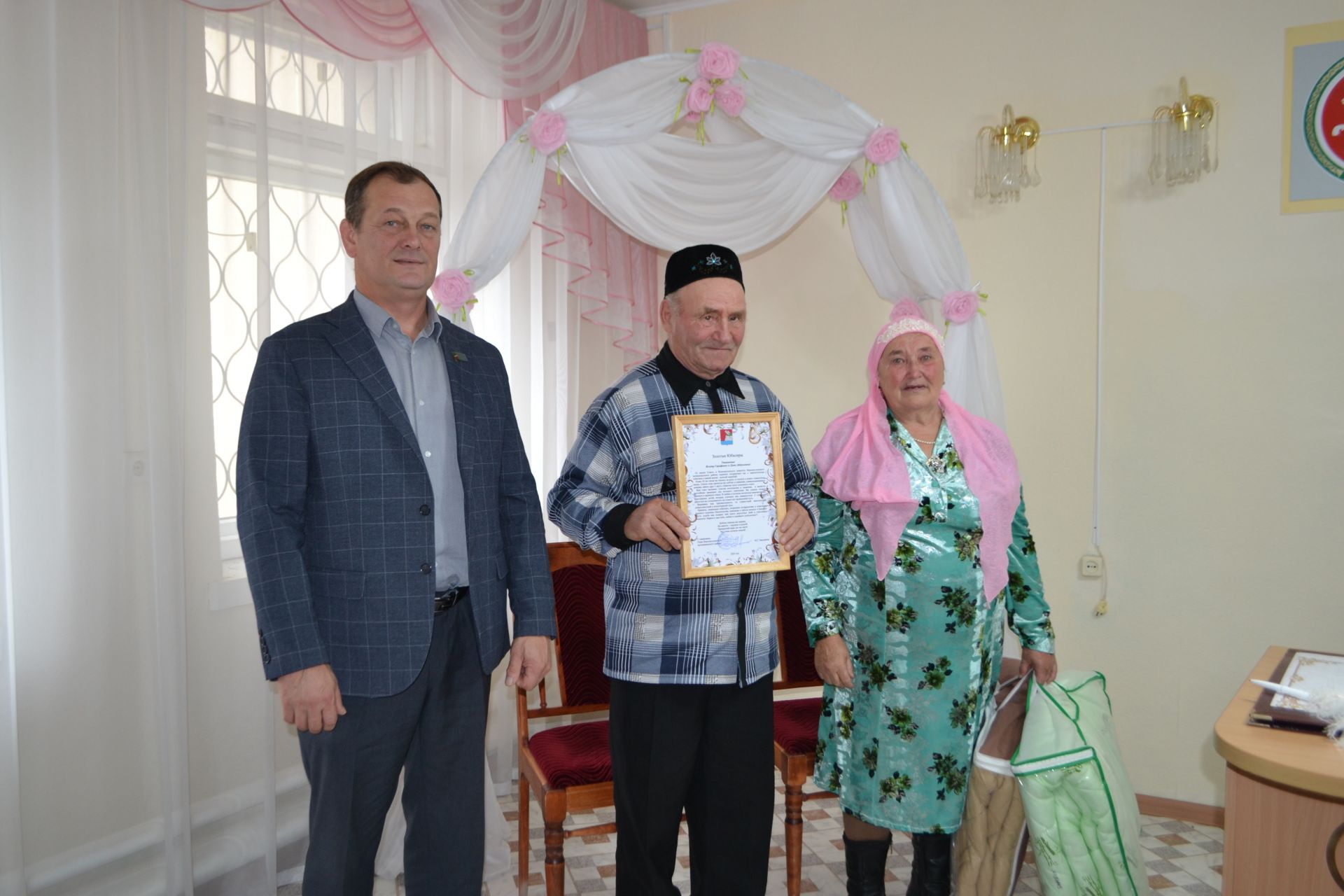 Неразлучно полвека идут они рядом: 50 лет совместной жизни отметили супруги Мухаметзяновы из Татарского Маматкозина