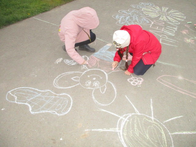 Пусть всегда будет солнце: кильдеевские подростки приняли участие в конкурсе рисунков