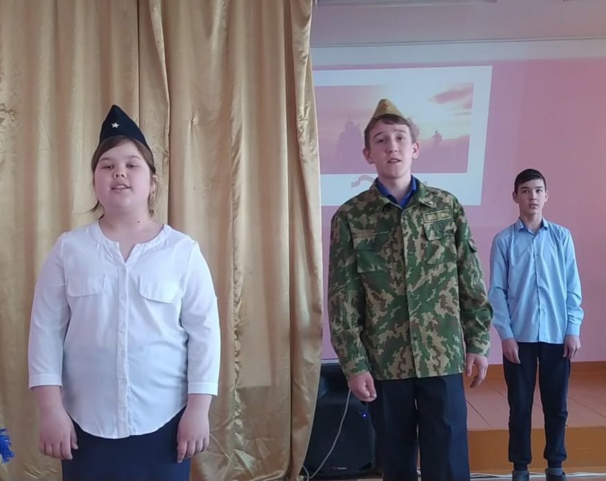 В Верхнем Услоне проходит смотр школьных театральных постановок "Юные герои Великой Победы"