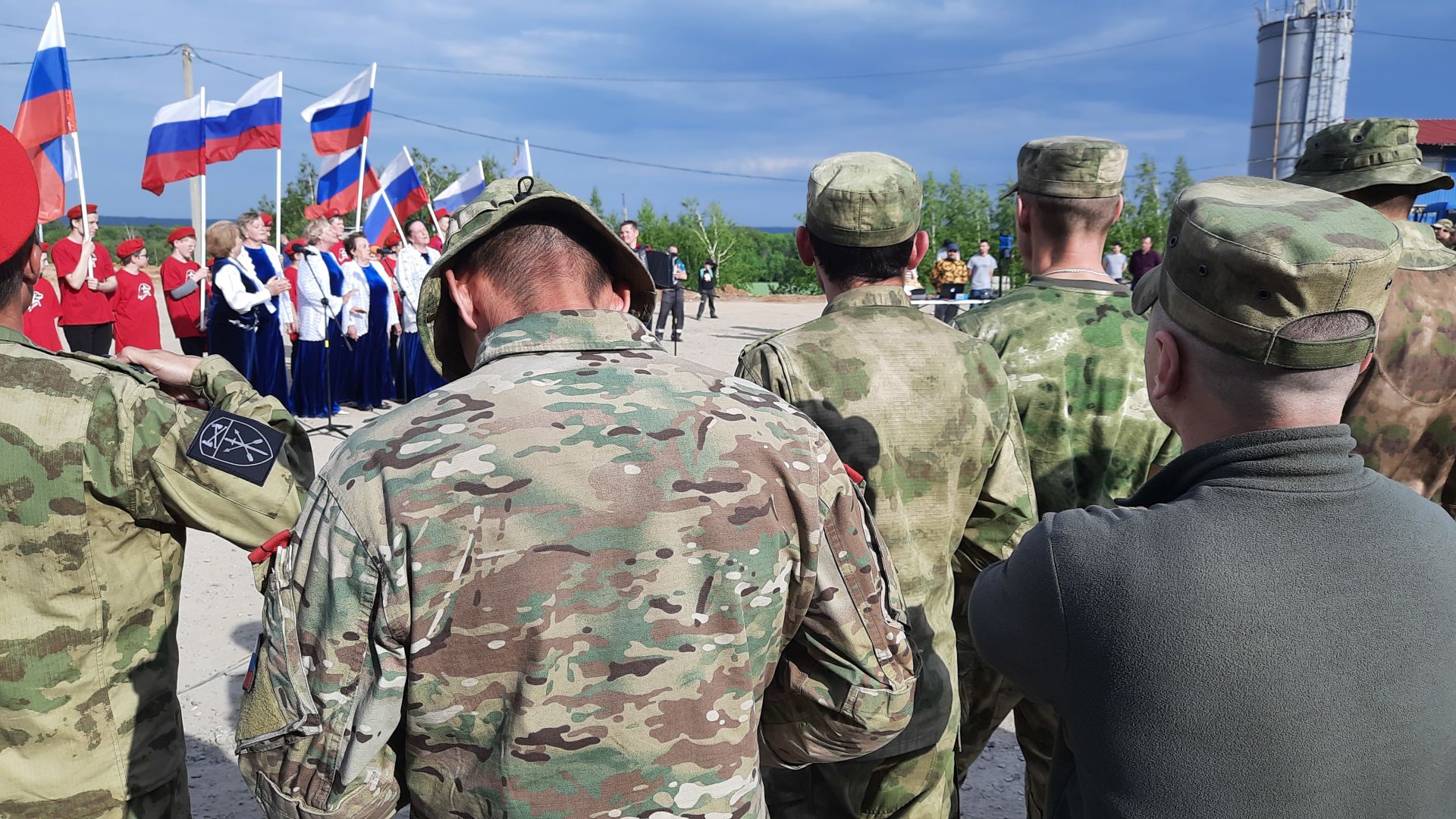 Военнослужащих Росгвардии, возвращающихся домой после специальной военной операции, встретили в Верхнеуслонском районе