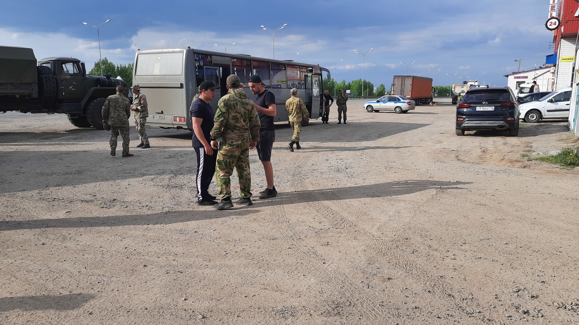 Военнослужащих Росгвардии, возвращающихся домой после специальной военной операции, встретили в Верхнеуслонском районе