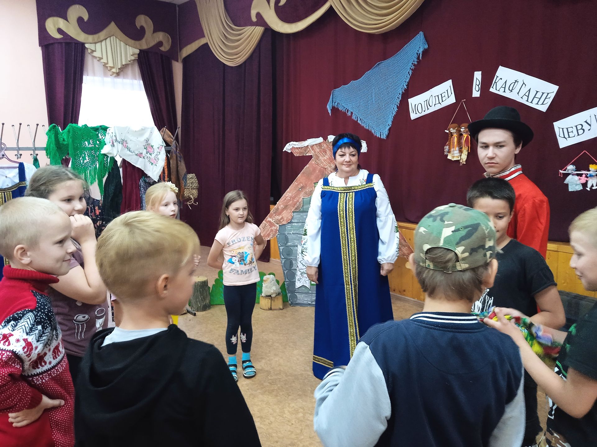 В Кильдееве ребятам рассказали о русских народных костюмах