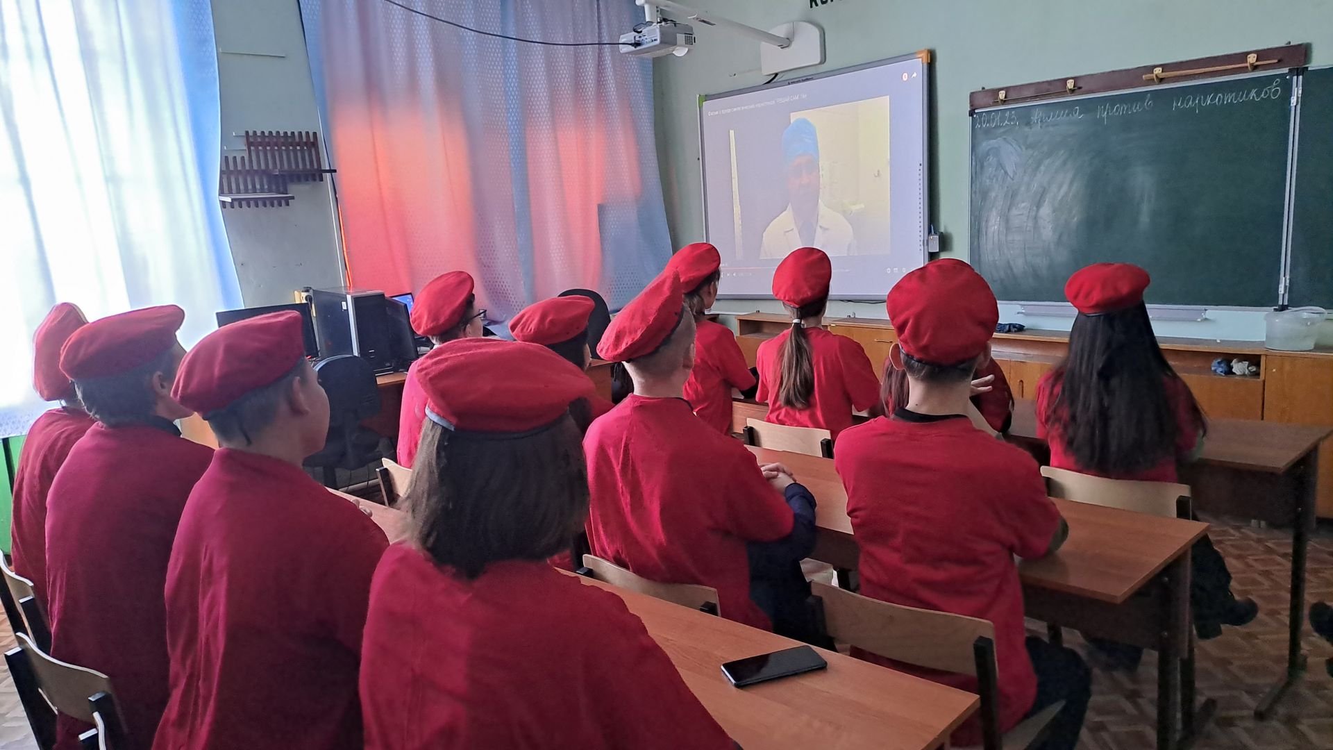 О вреде синтетических наркотиков рассказали бурнашевским школьникам