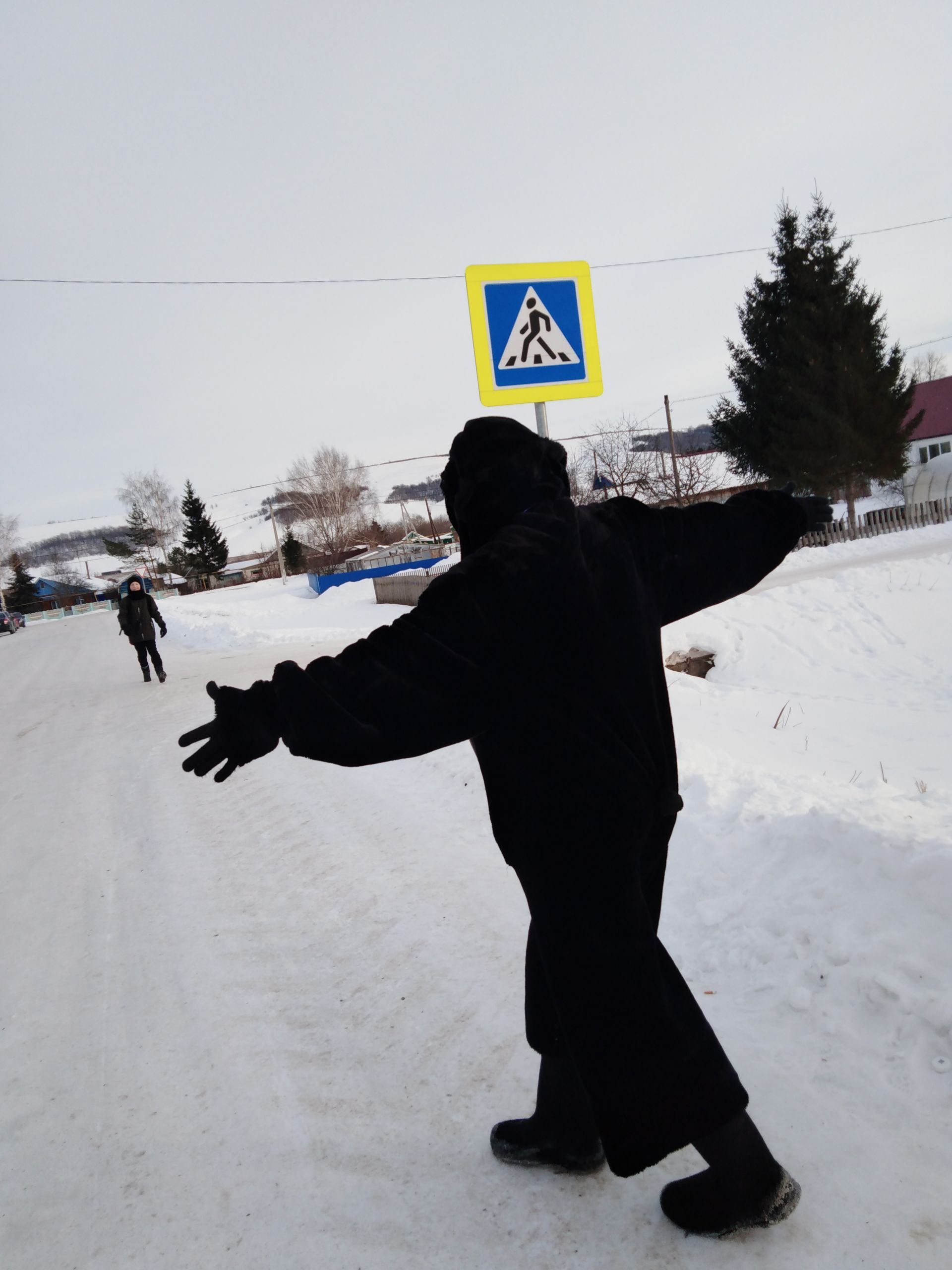 В Макулове провели уличную акцию #Дарю объятия