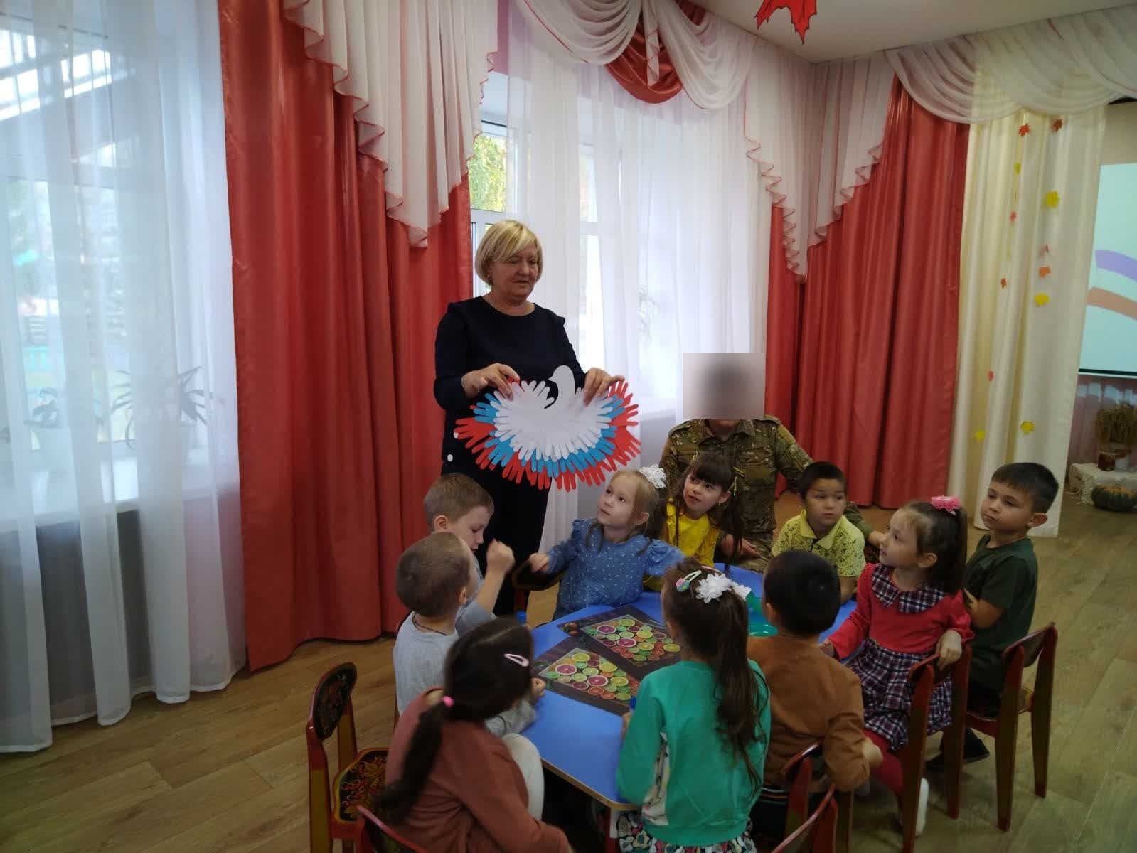 «Каенкай” балалар бакчасында тәрбияләнүчеләр МХОда катнашучыларны каршы алды