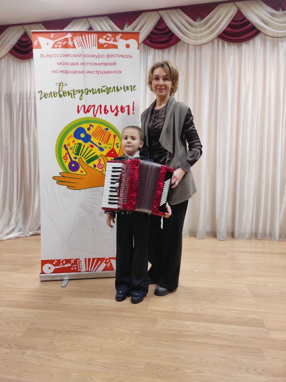 Головокружительные пальцы аккордеонистки из Верхнего Услона