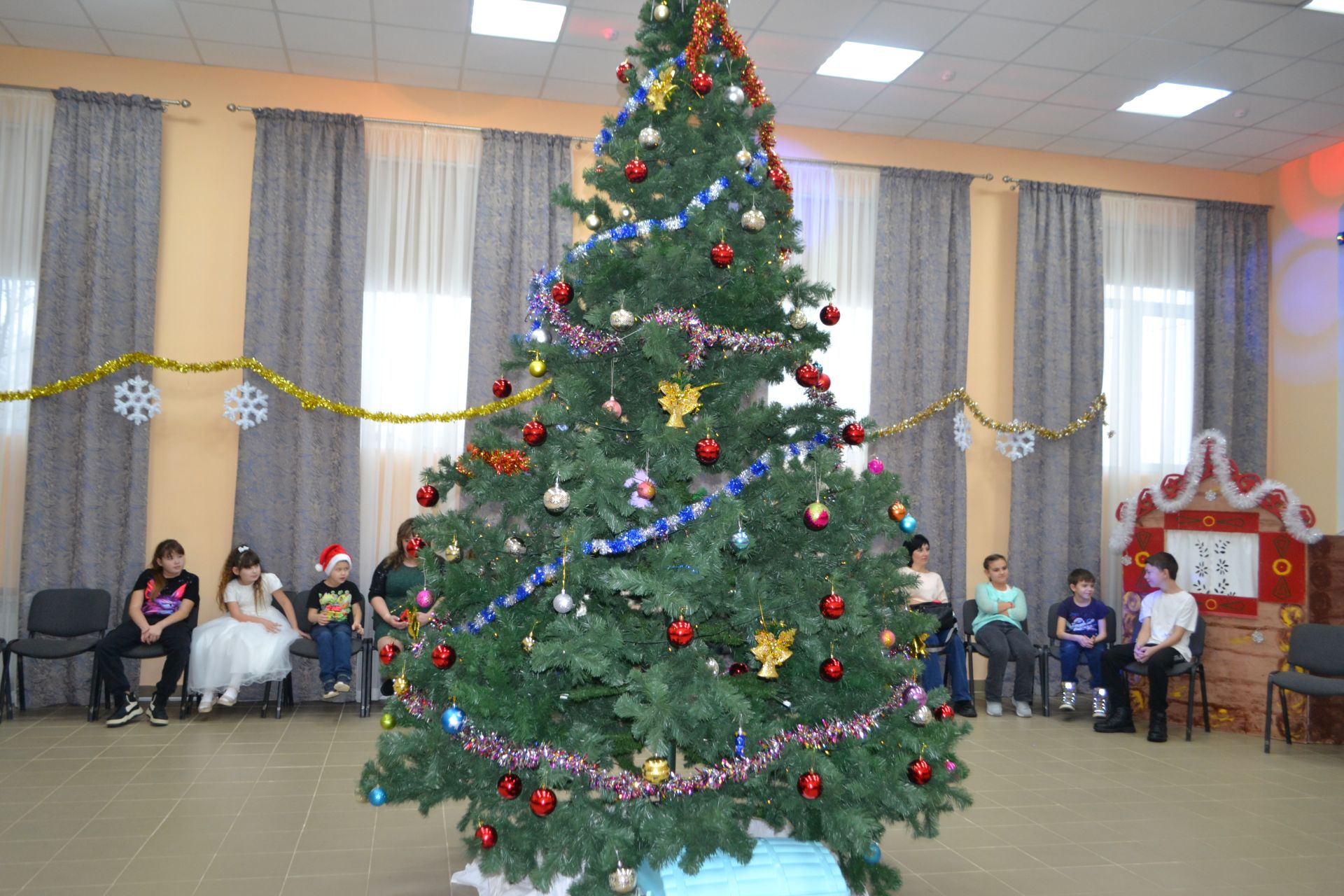 В Верхнем Услоне в шестой раз прошла «народная» новогодняя елка
