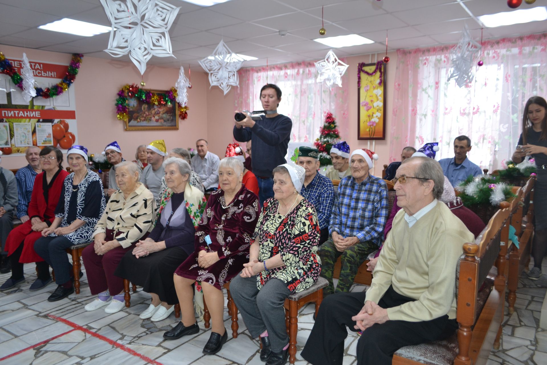 Марат Зиатдинов поздравил жителей Верхнеуслонского Дома-интерната с Новым годом