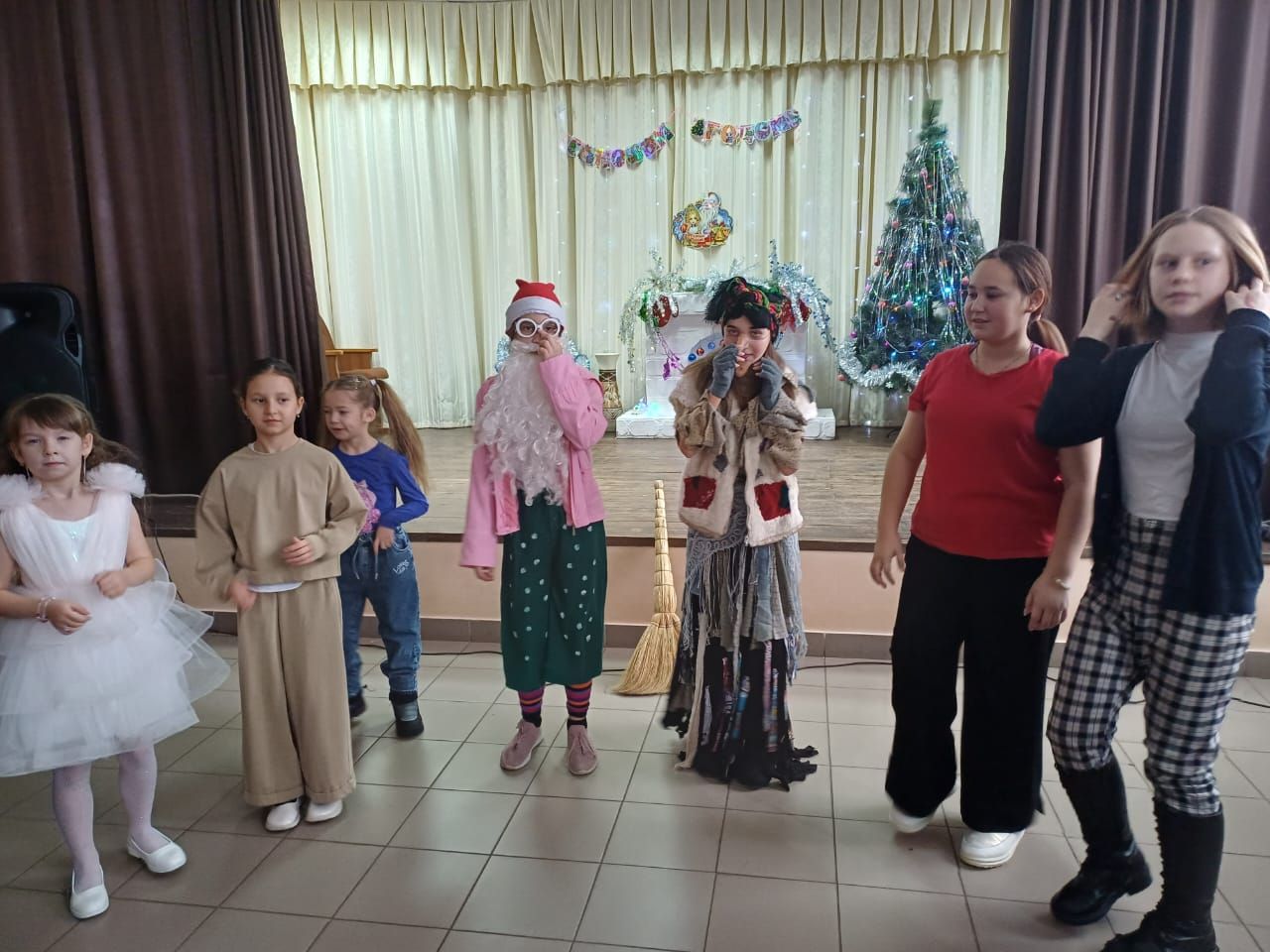 В Макулове сельчан пригласили на новогоднее представление