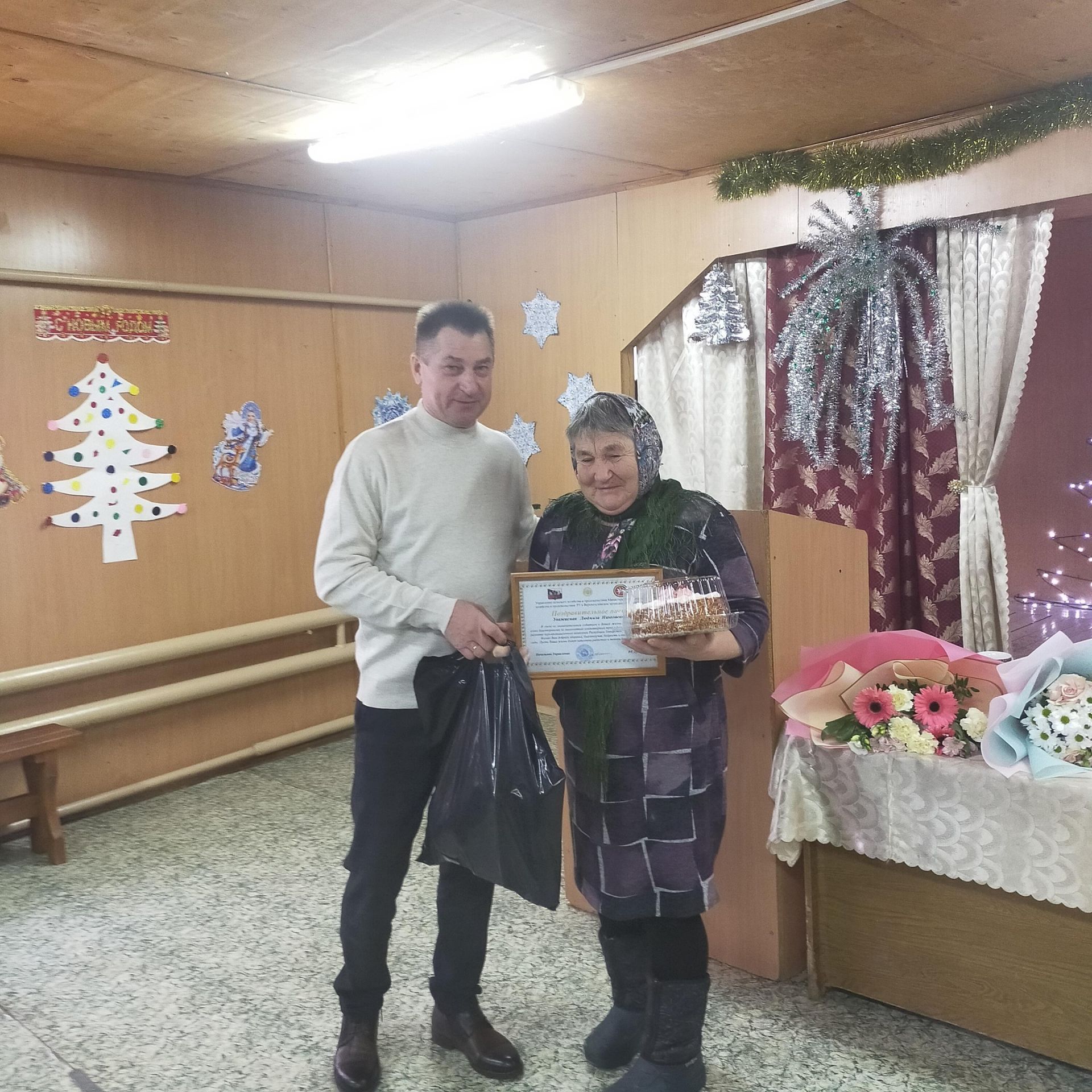 Поздравления с днем рождения получили ветераны сельского хозяйства Ямбулатовского поселения