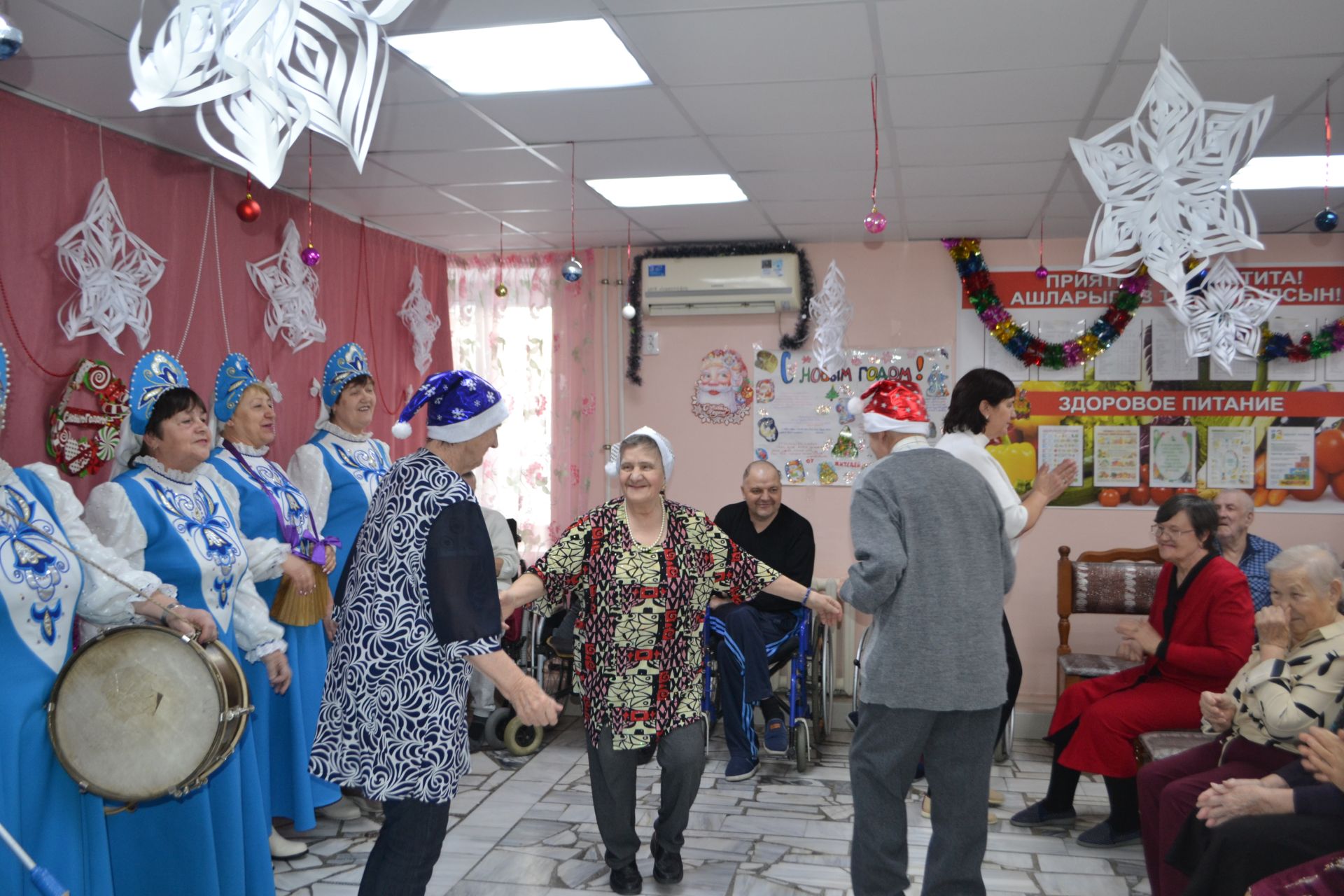 Марат Зиатдинов поздравил жителей Верхнеуслонского Дома-интерната с Новым годом