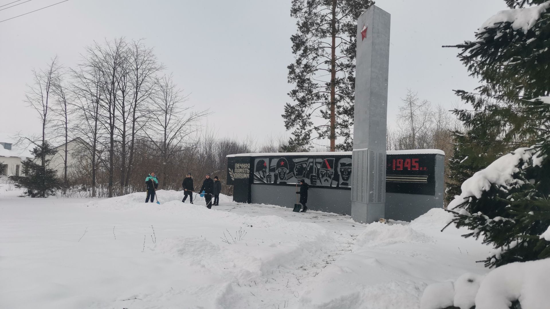 В Коргузе прошла акция «Чистый обелиск»