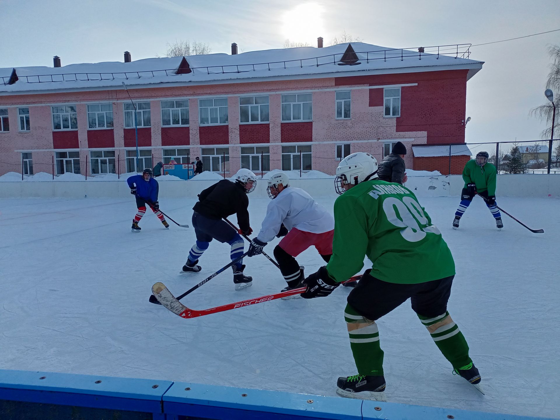 Ежегодный хоккейный турнир в Макулове стартовал