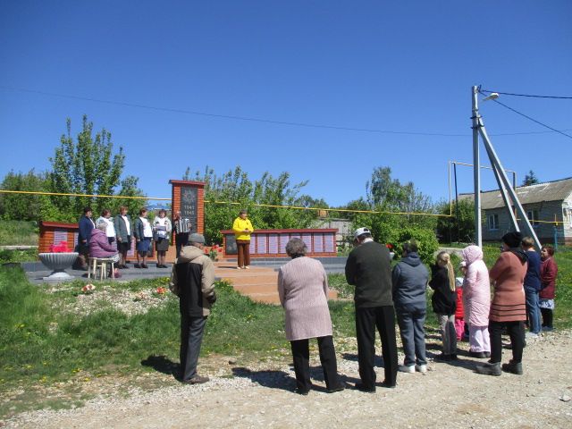 В деревне Харино почтили память солдат Великой Отечественной