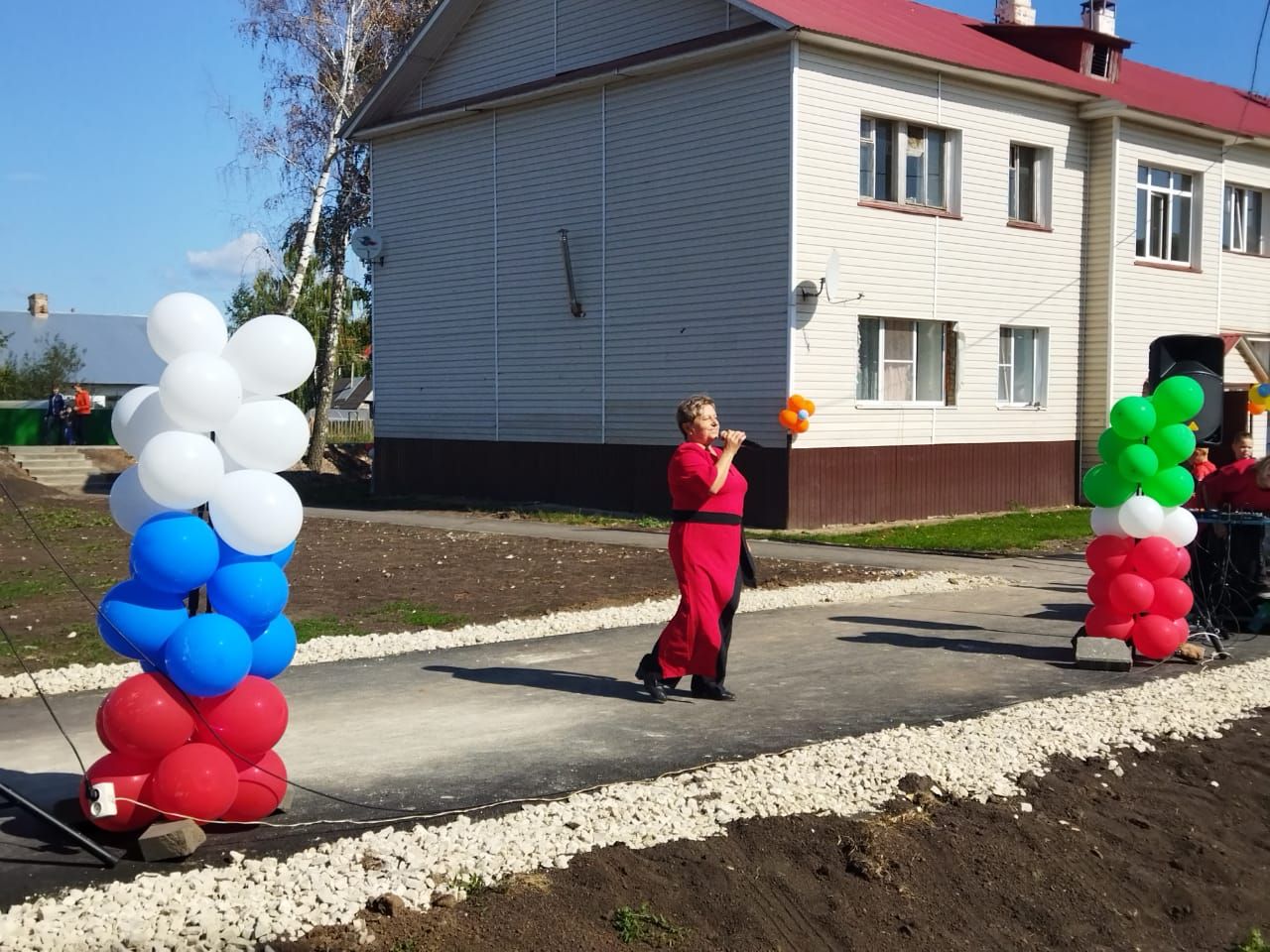 В Куралове торжественно открыли территорию, благоустроенную по программе «Наш двор»