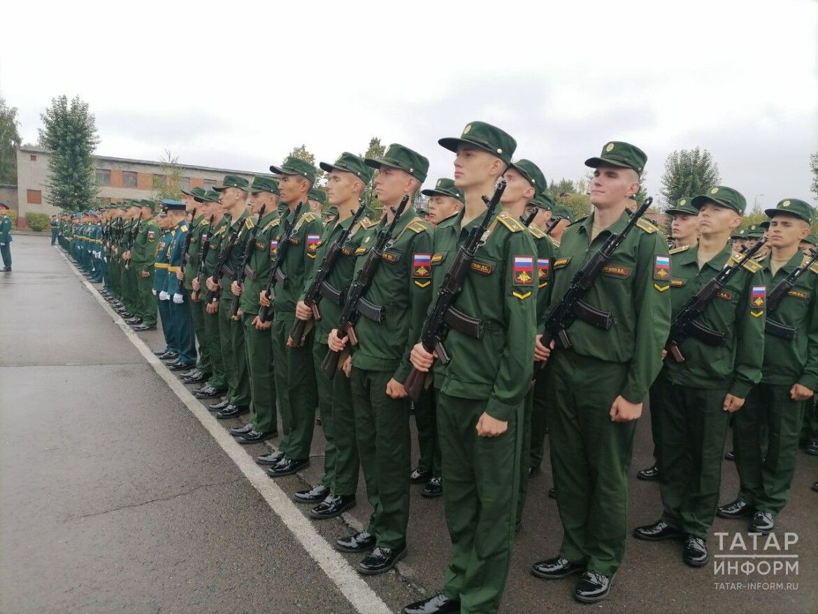 В Казанском танковом училище несколько сотен курсантов приняли присягу