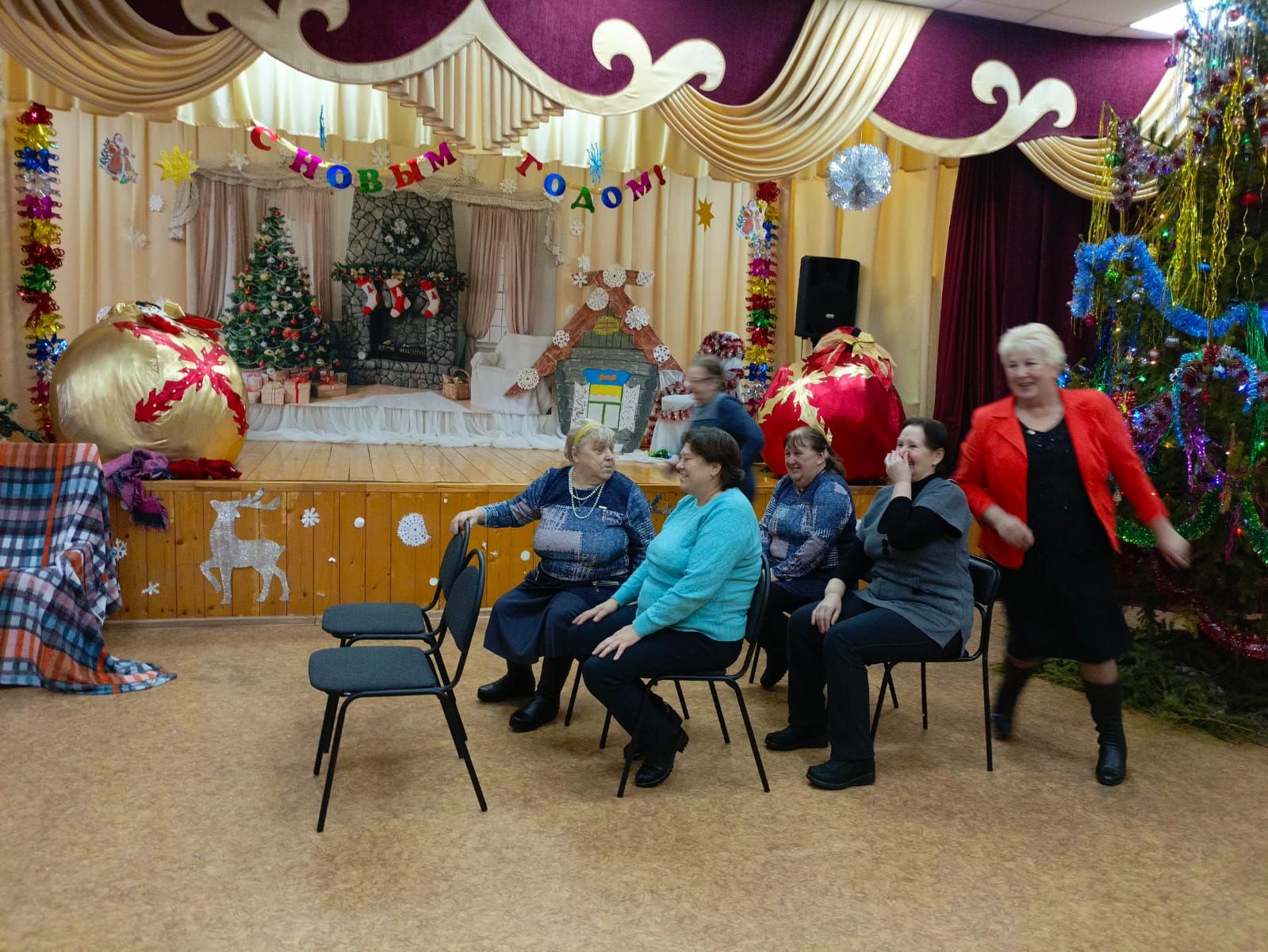 В Кильдееве прошла новогодняя елка для пожилых людей