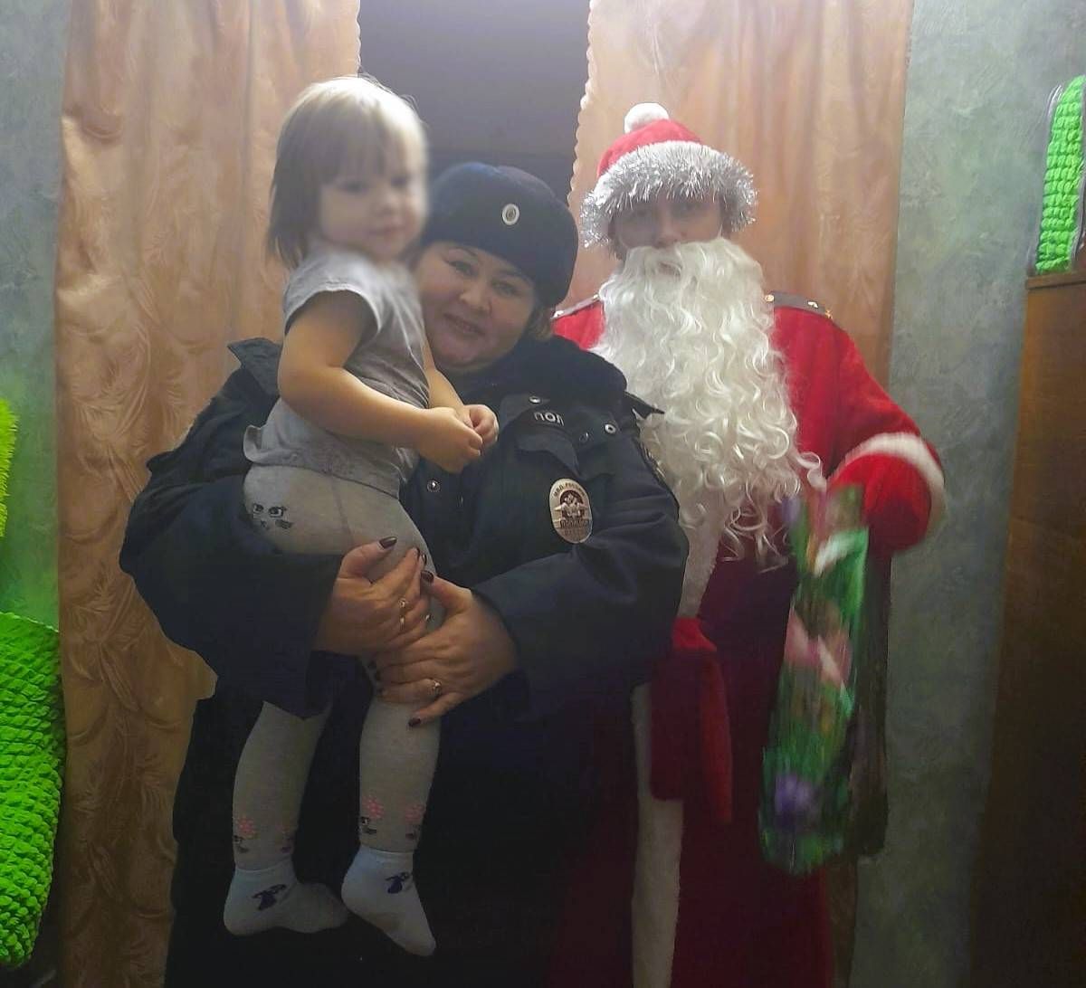 Югары Ослан районында балаларны полиция Кыш бабае котлады