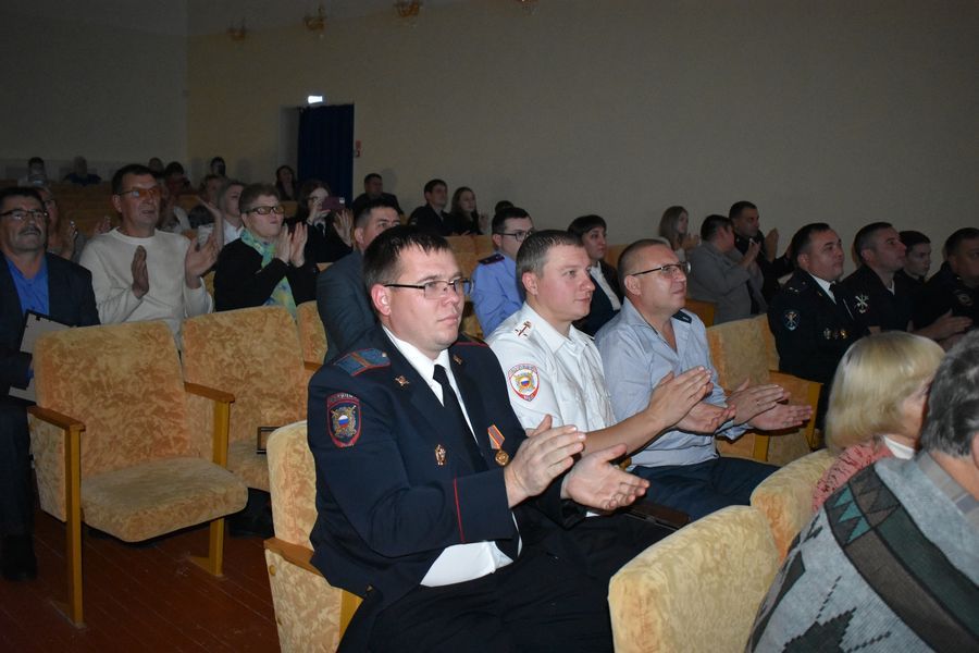 В Верхнеуслонском районном Доме культуры чествовали сотрудников полиции