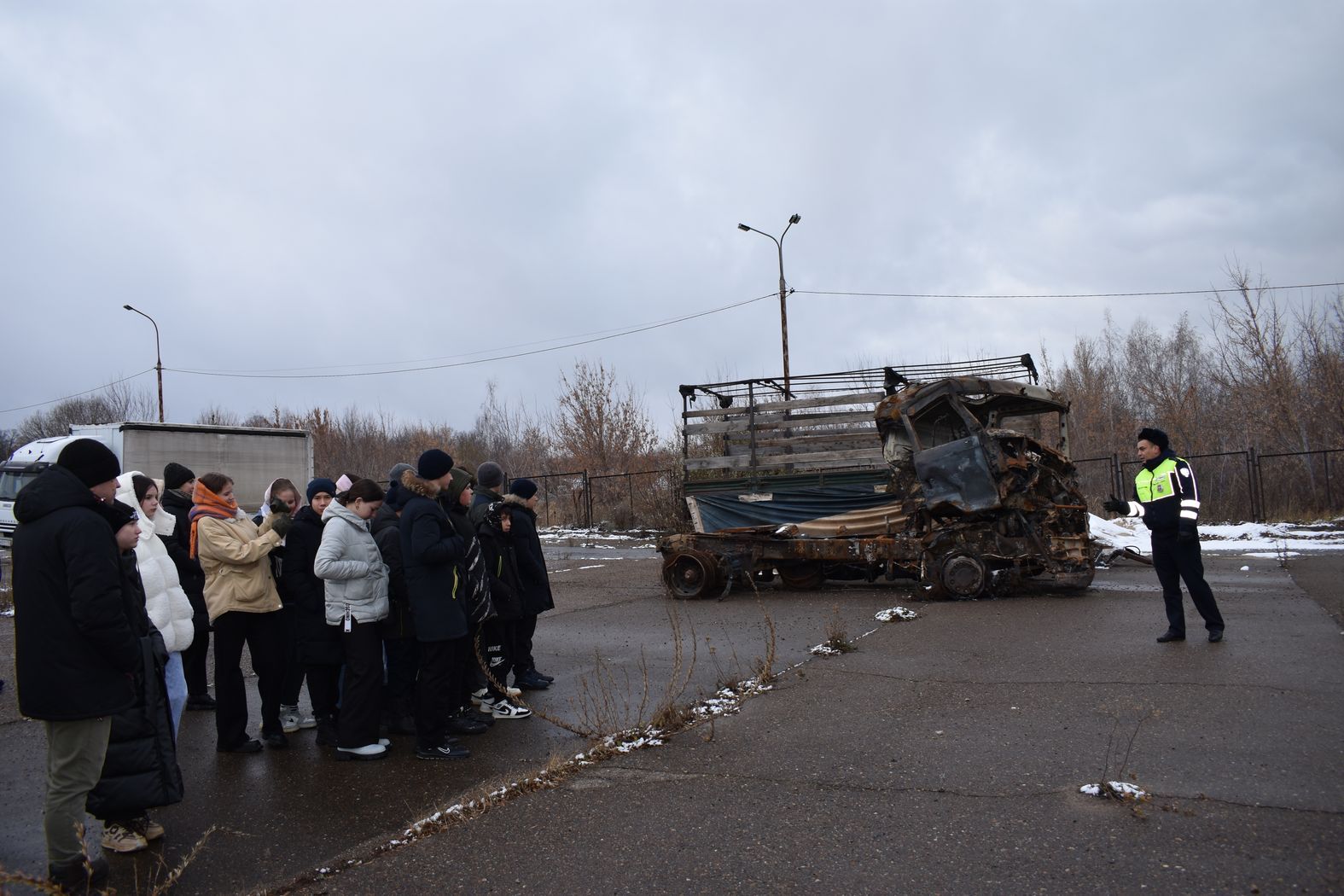 Верхнеуслонским подросткам показали «кладбище автомобилей»