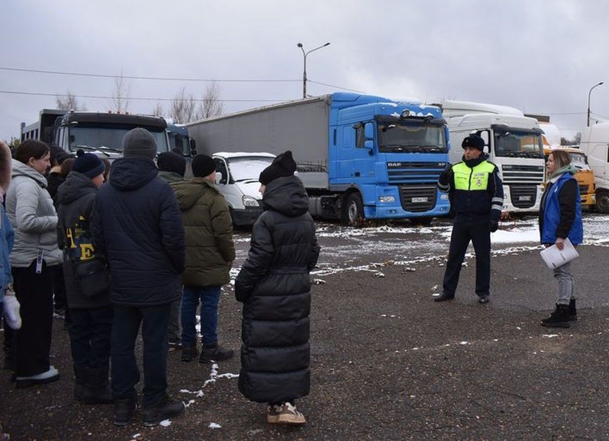 Верхнеуслонским подросткам показали «кладбище автомобилей»