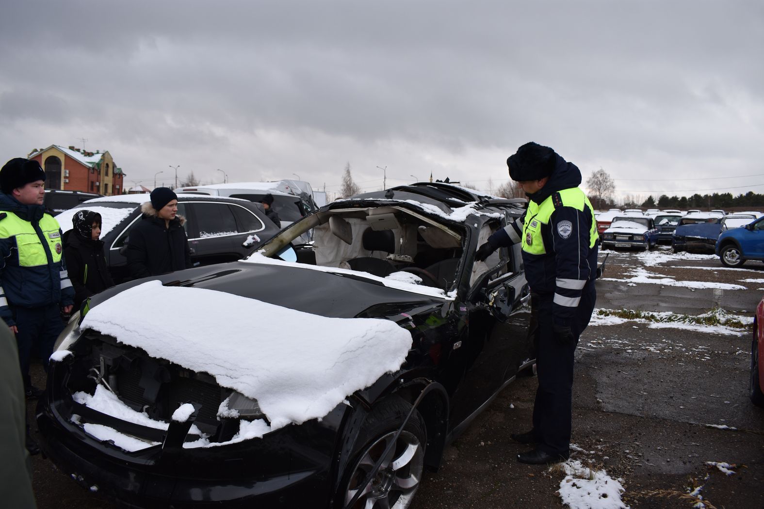 Верхнеуслонским подросткам показали «кладбище автомобилей»