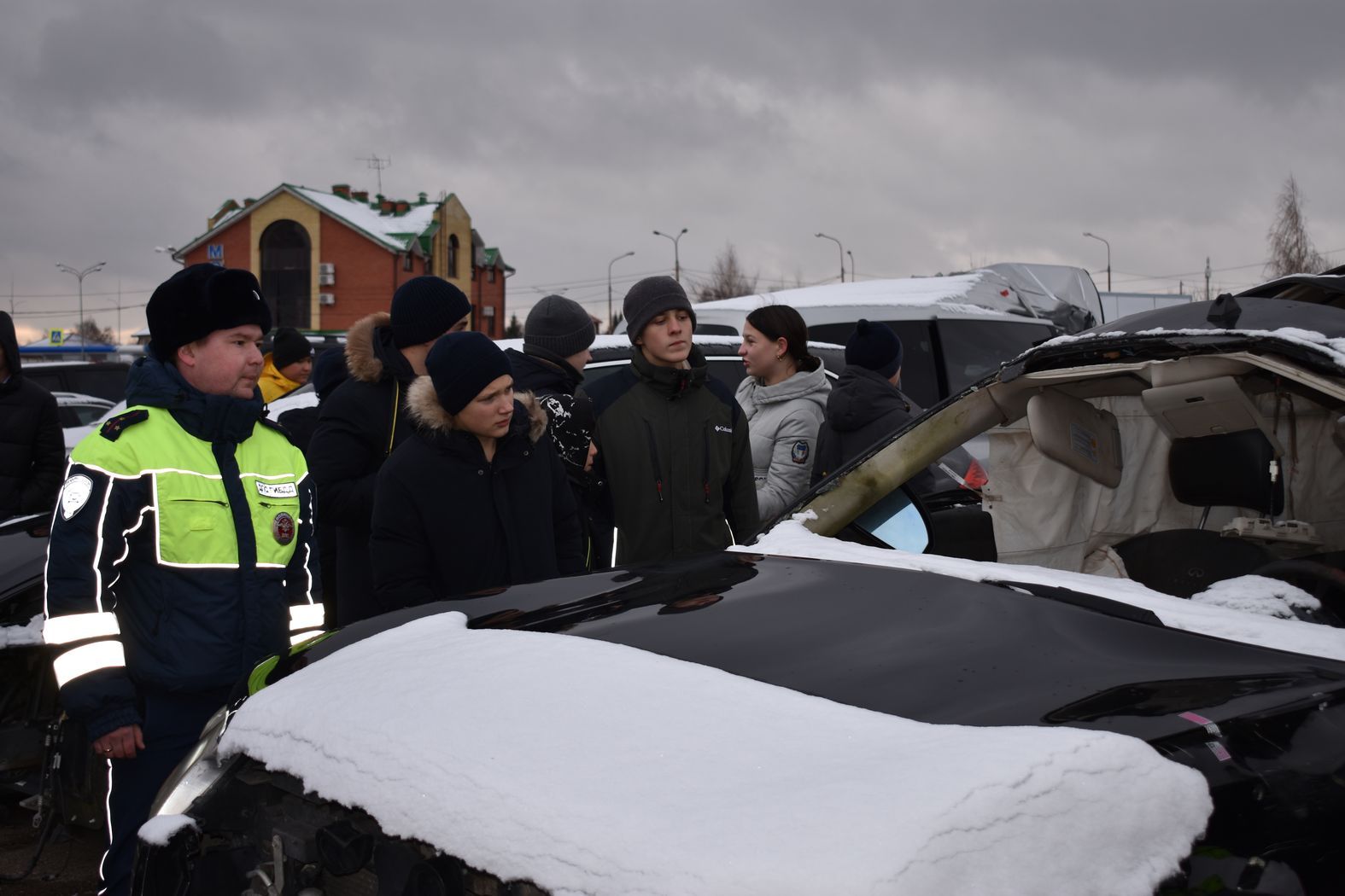 Верхнеуслонским подросткам показали «кладбище автомобилей»