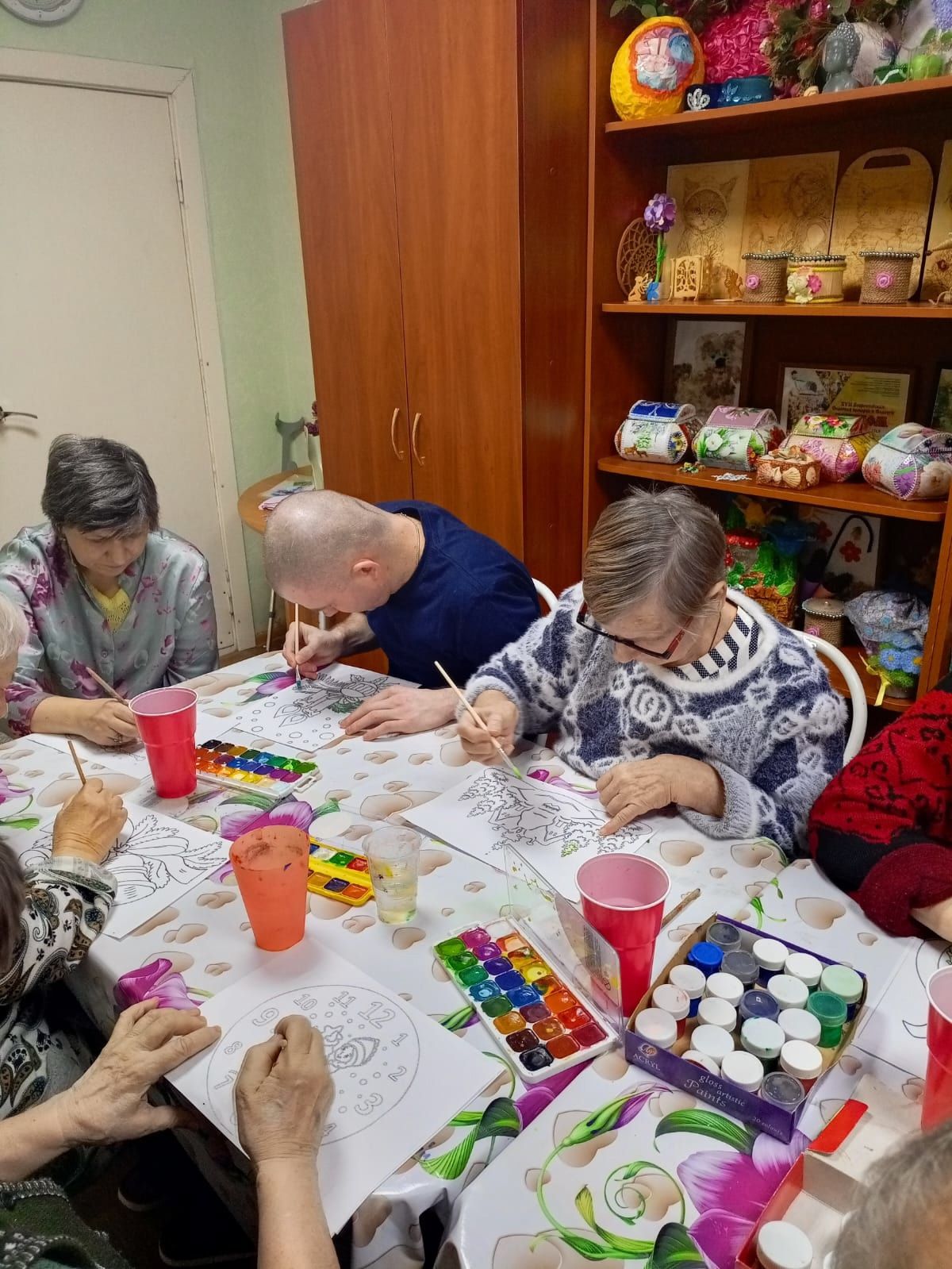 В Верхнеуслонском Доме-интернате прошел мастер-класс по рисованию