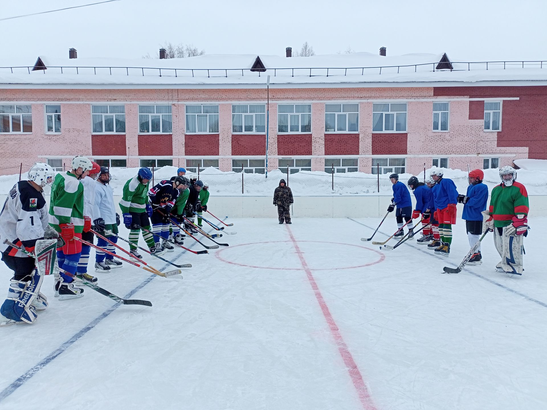 В Макулове открылся XXI хоккейный турнир