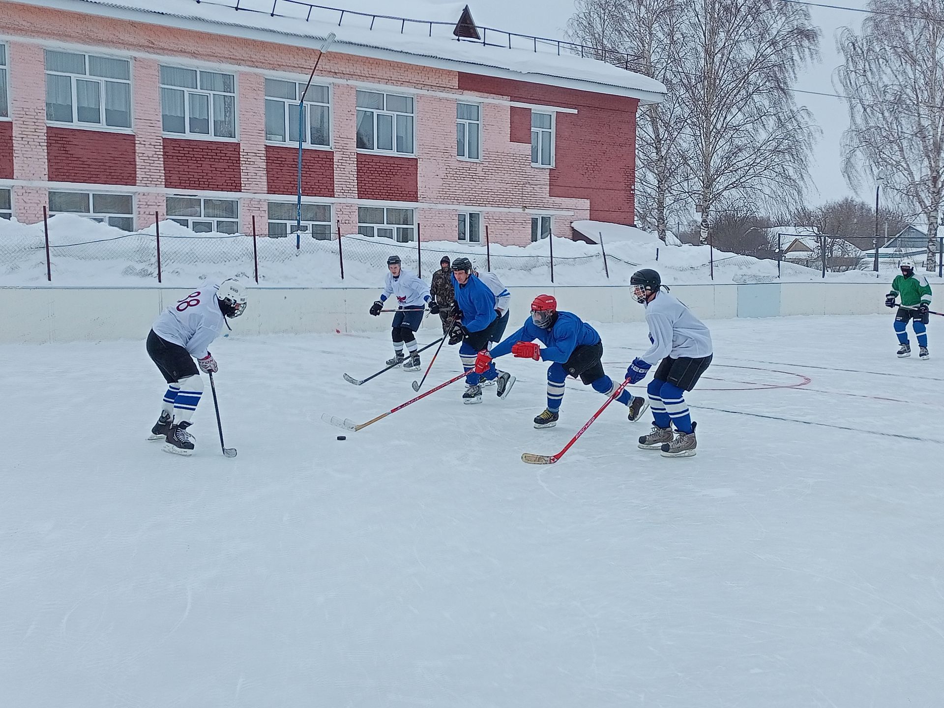 В Макулове открылся XXI хоккейный турнир
