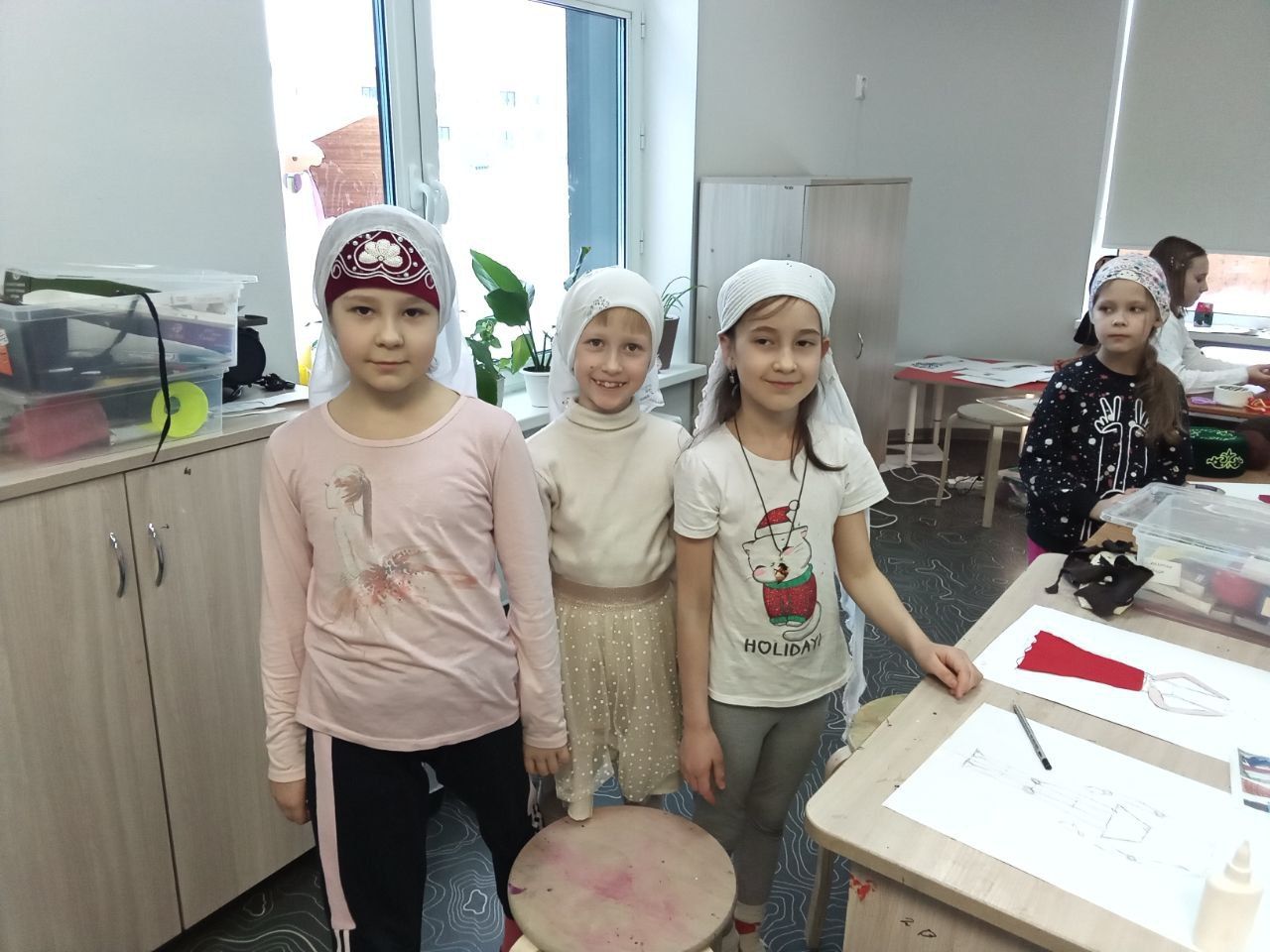 Юные художники Иннополиса изучают татарский национальный костюм