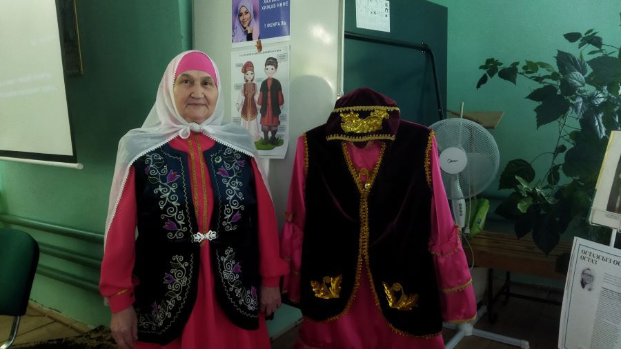 Сотрудники Верхнеуслонской библиотеки открыли выставку в мечети «Салихжан»