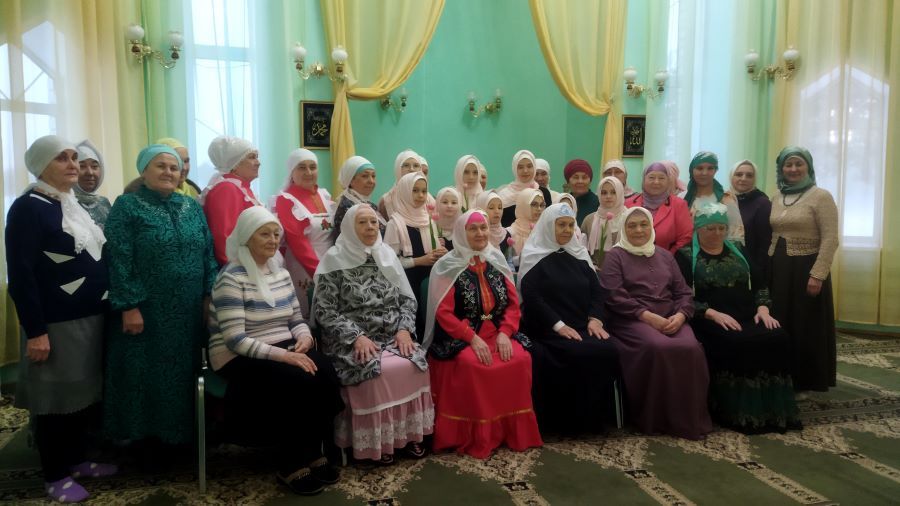 Сотрудники Верхнеуслонской библиотеки открыли выставку в мечети «Салихжан»