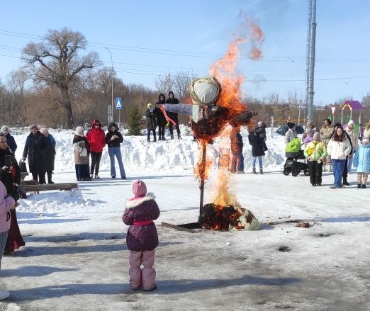 В Куралове прошли масленичные гуляния