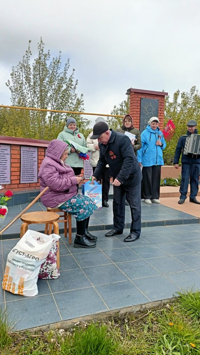 В Харино труженицам тыла вручили праздничные подарки