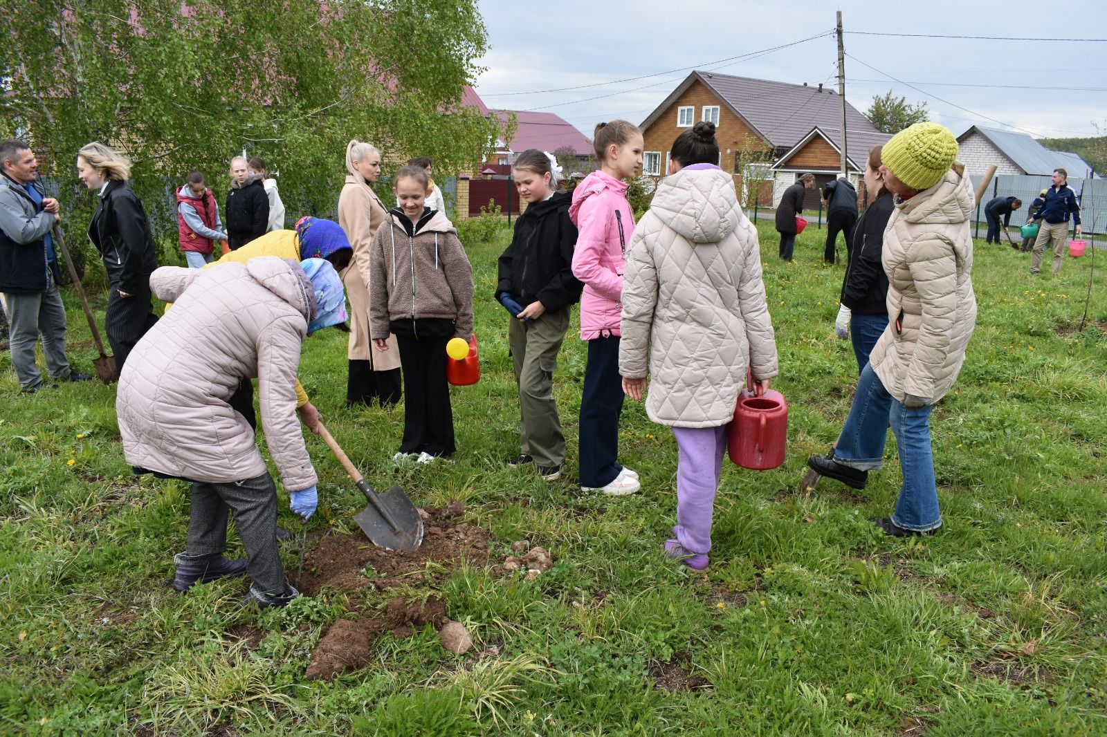 В Верхнем Услоне по национальному проекту заложили яблоневый сад