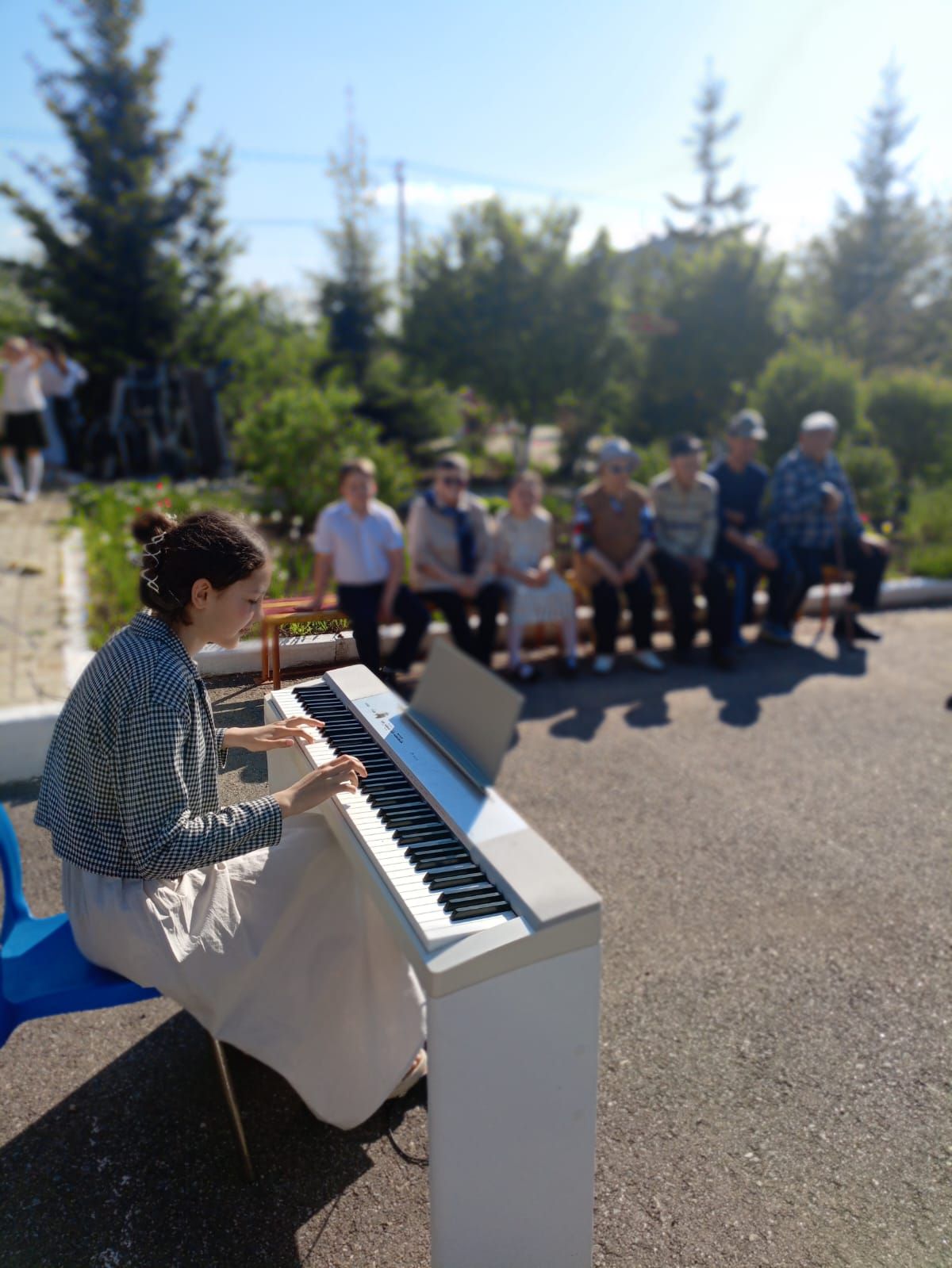 Юные музыканты выступили перед жителями Верхнеуслонского Дома-интерната для престарелых