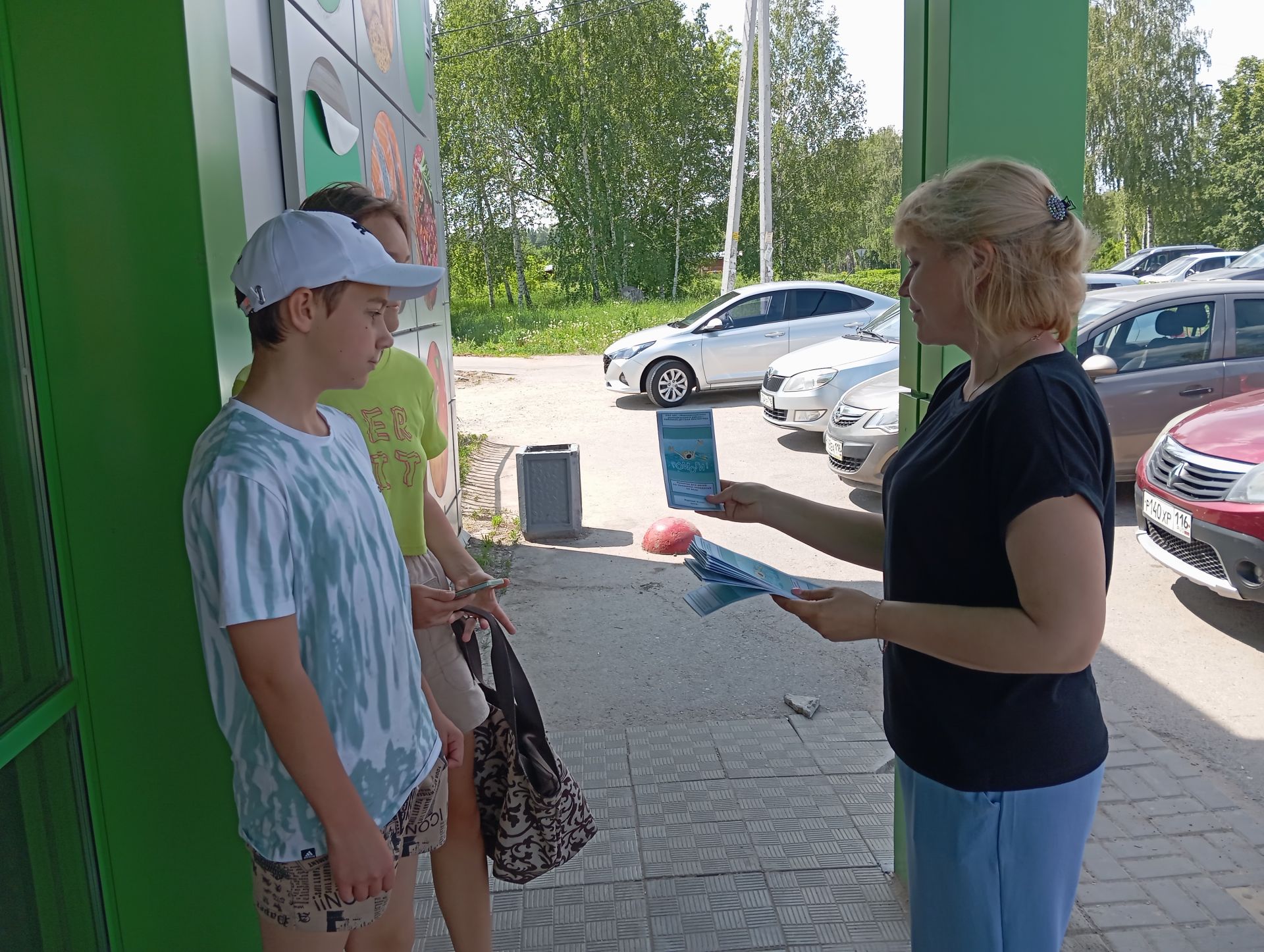 В Верхнем Услоне сотрудники библиотеки напомнили сельчанам о безопасности отдыха у воды