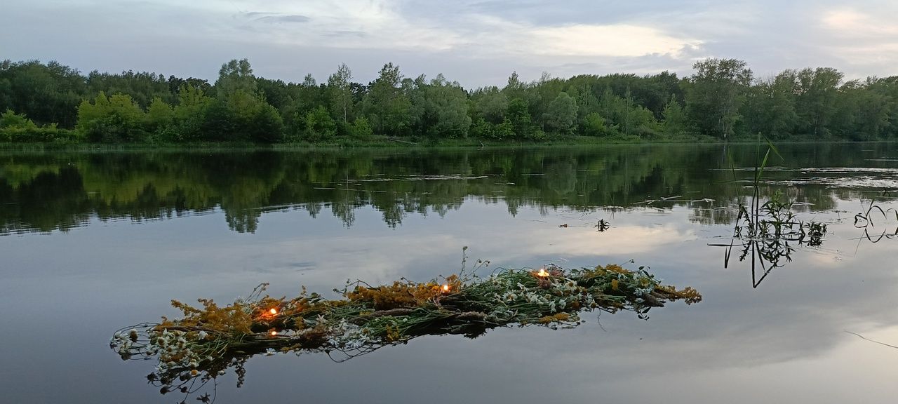 В Соболевском прошел мастер-класс по плетению венков