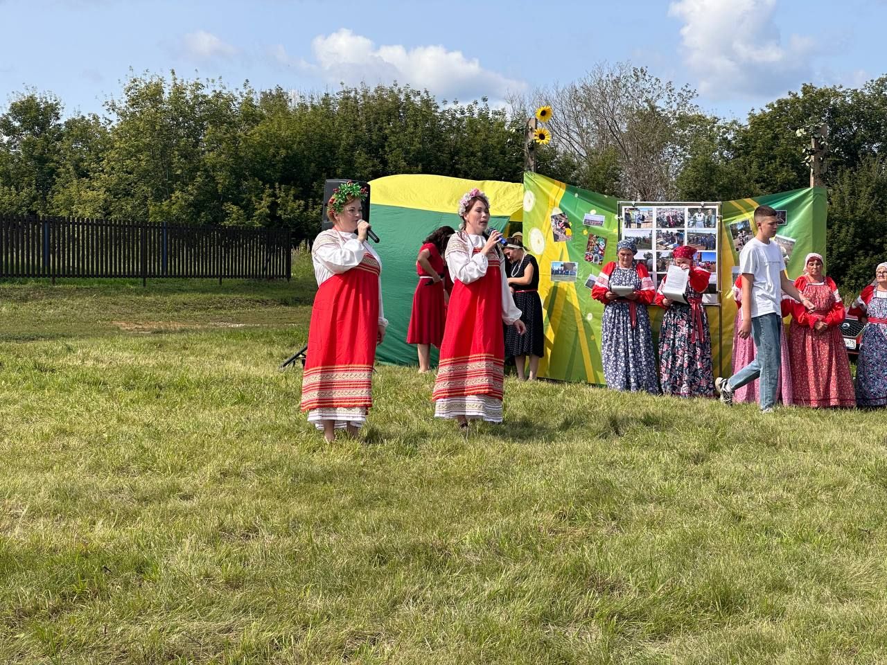 В Майдане весело отметили Яблочный Спас