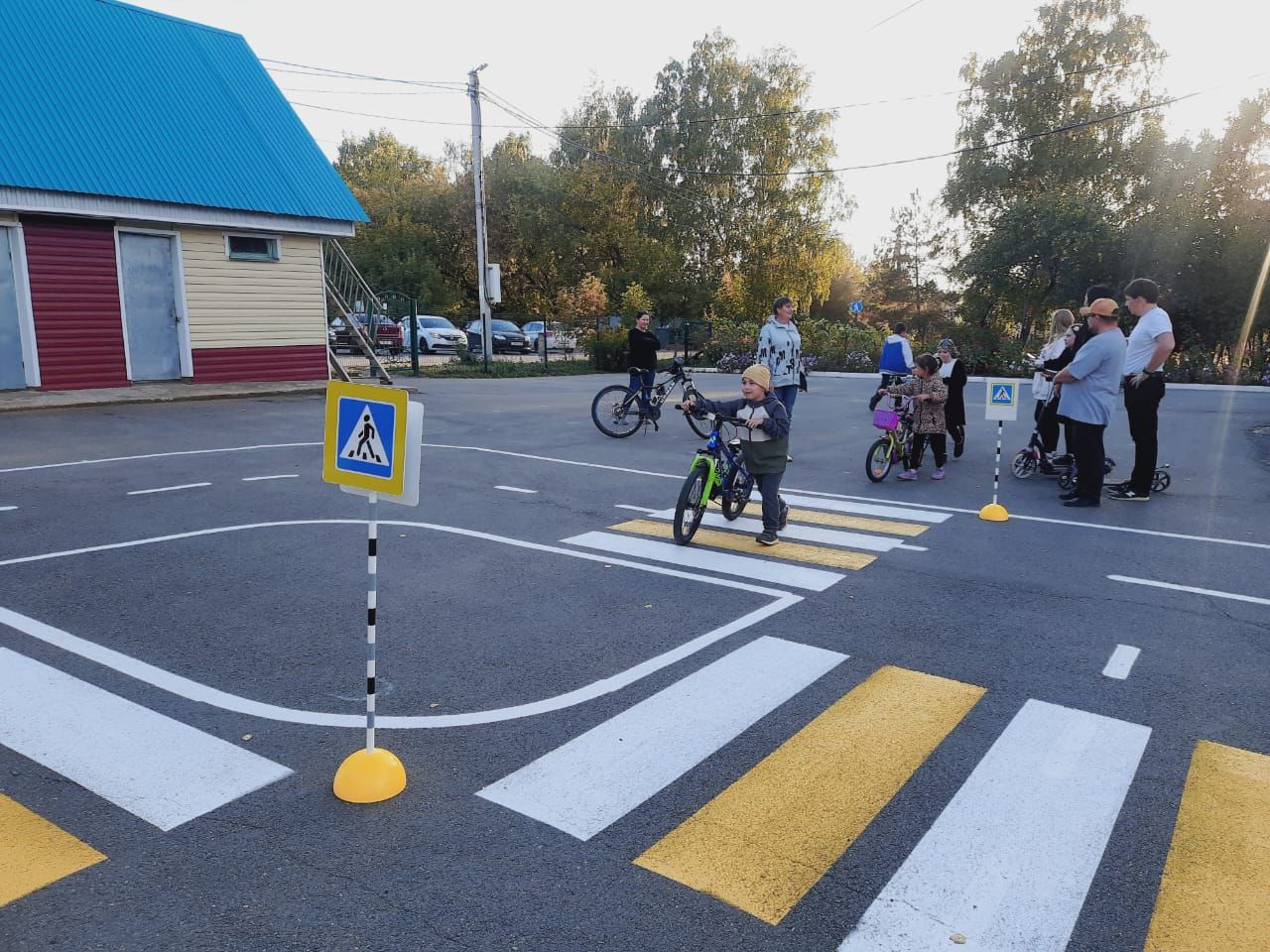 В «Березке» родители показали детям как вести себя на дороге безопасно