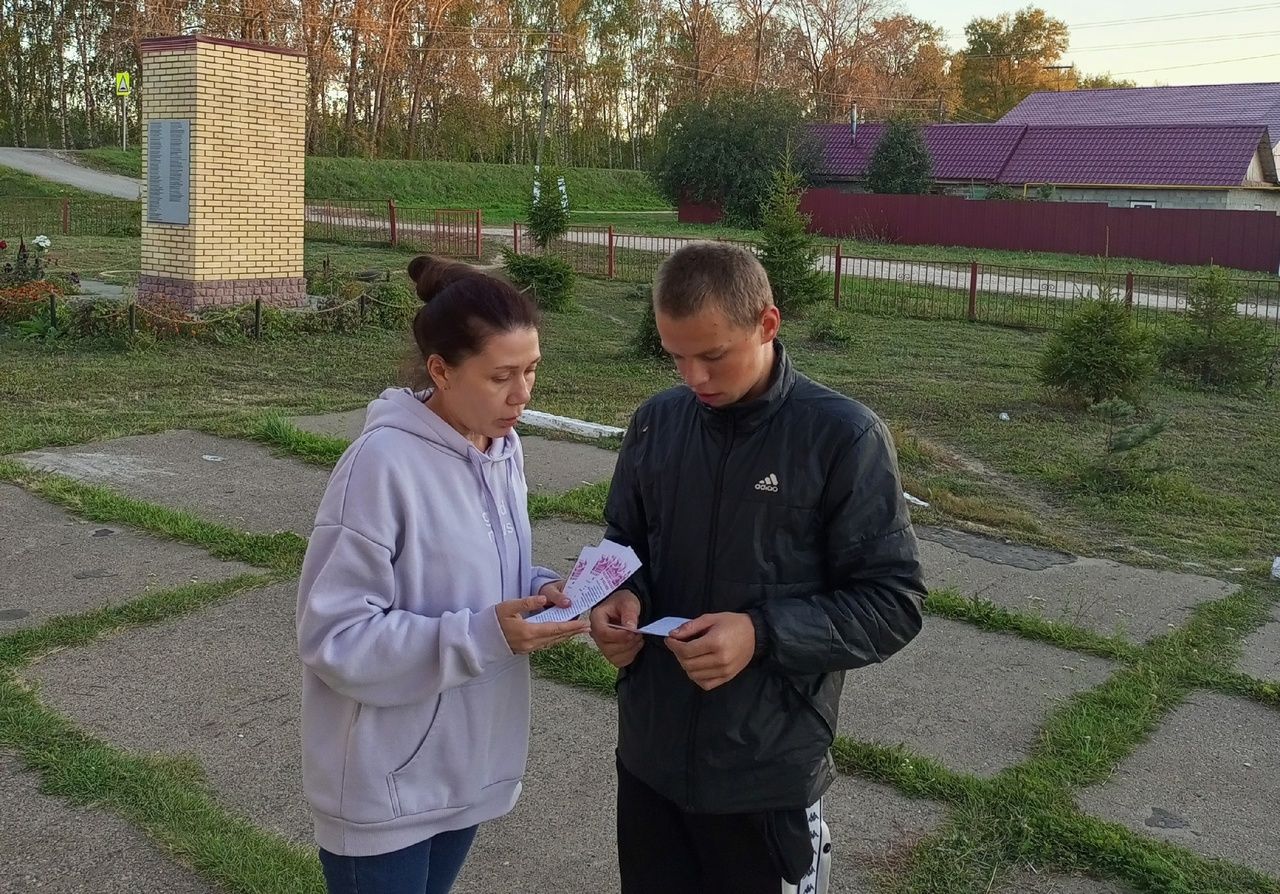 В поселке Октябрьский прошла патриотическая акция