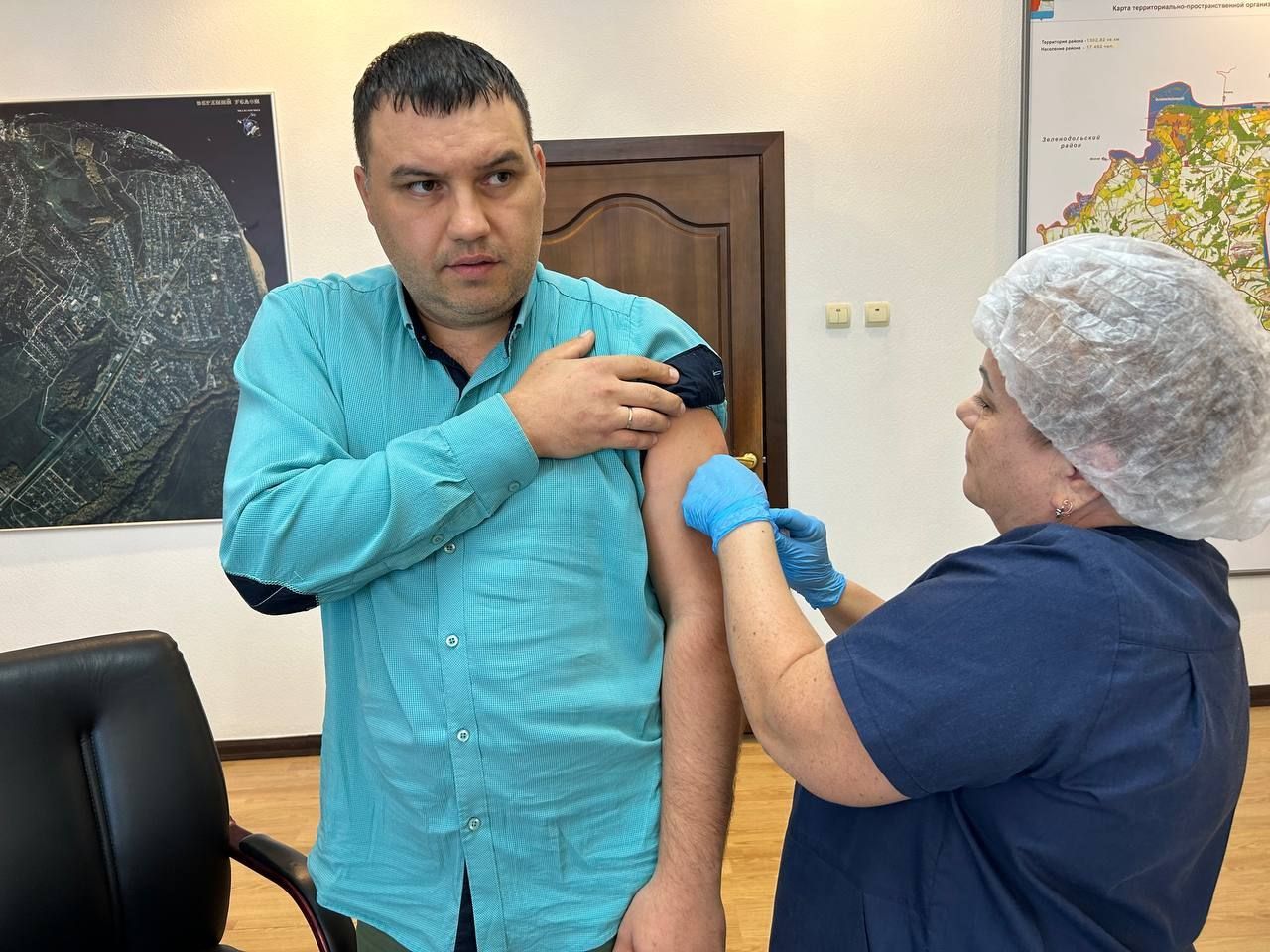Сотрудники администрации Верхнеуслонского района прошли вакцинацию от гриппа