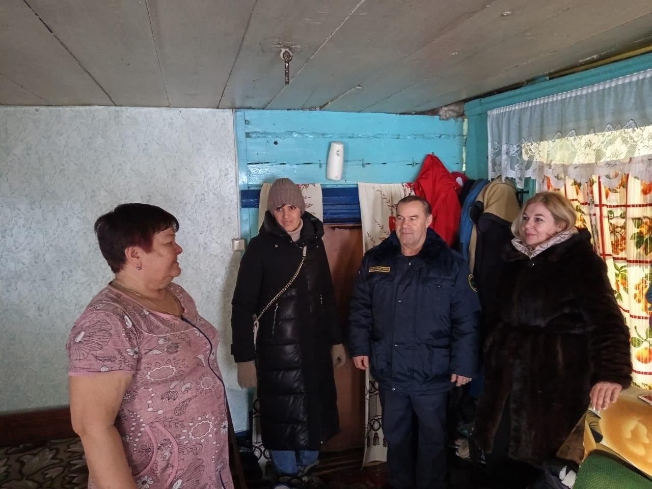 В Верхнеуслонском районе навестили семьи, состоящие на учете