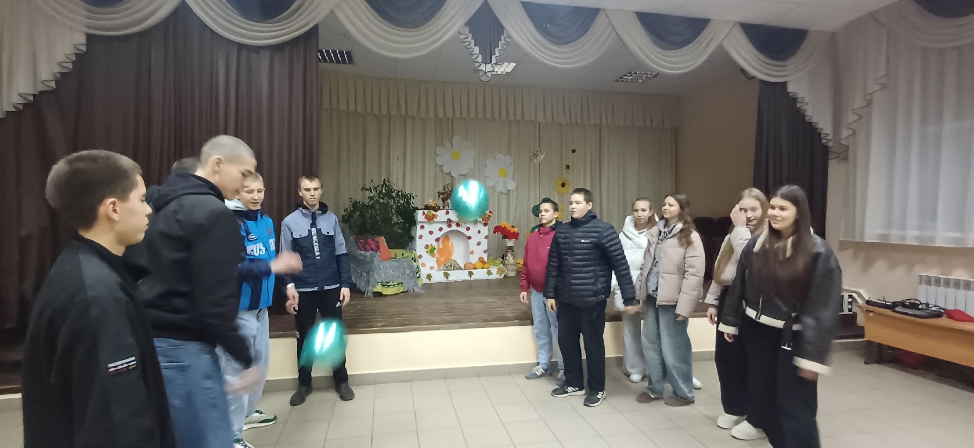 Интеллектуальная квиз-игра для молодежи прошла в Макуловском СДК