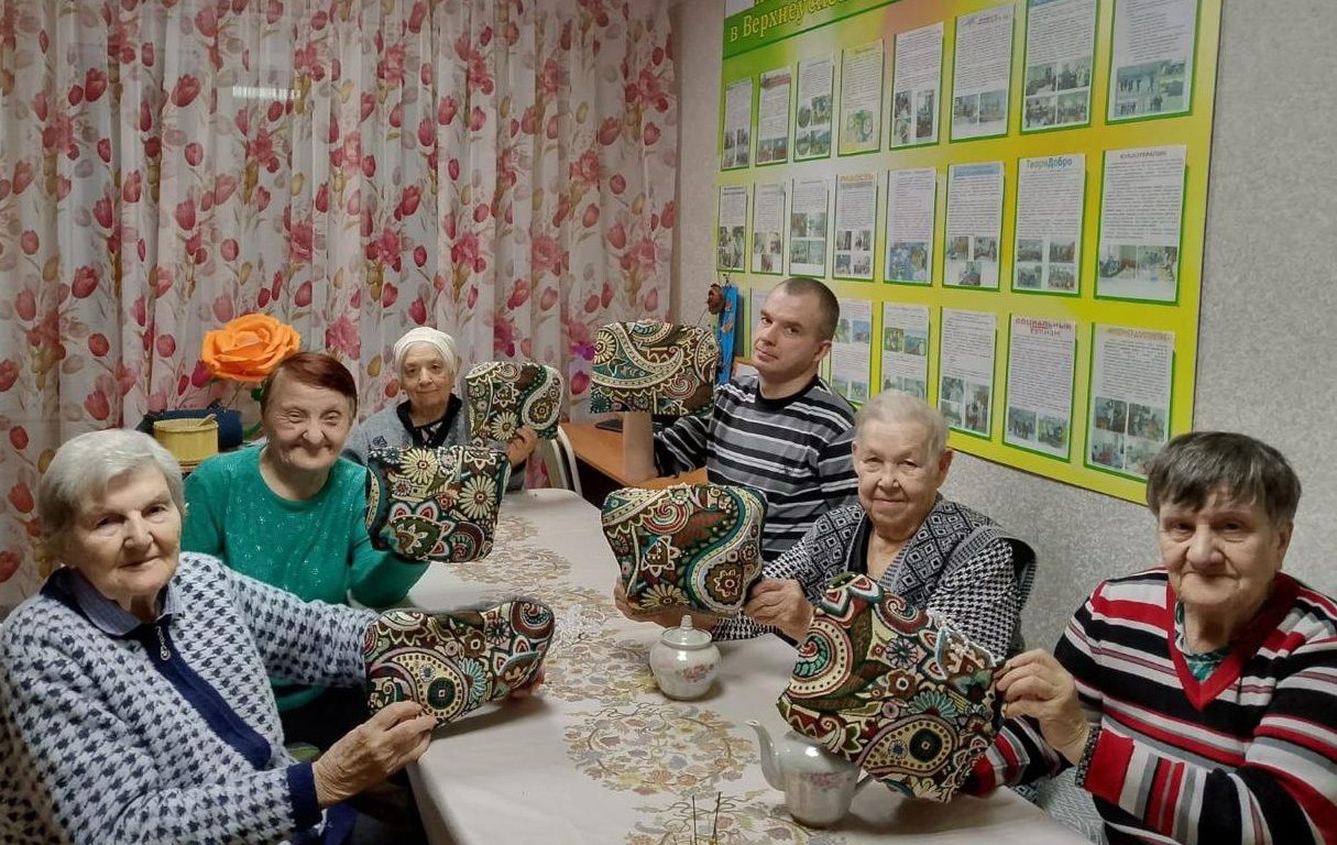 Мастер-класс по изготовлению грелки для чайника в Верхнеуслонском доме-интернате